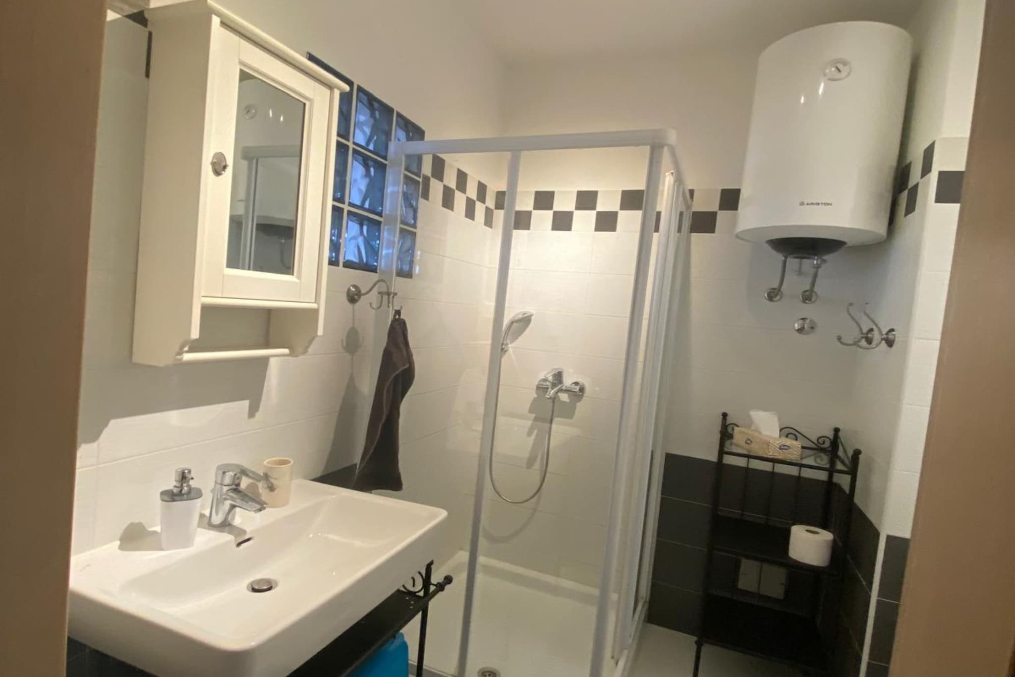 Panoramic Seaview Apartment Silver - Two Bedroom Apartment-Bathroom