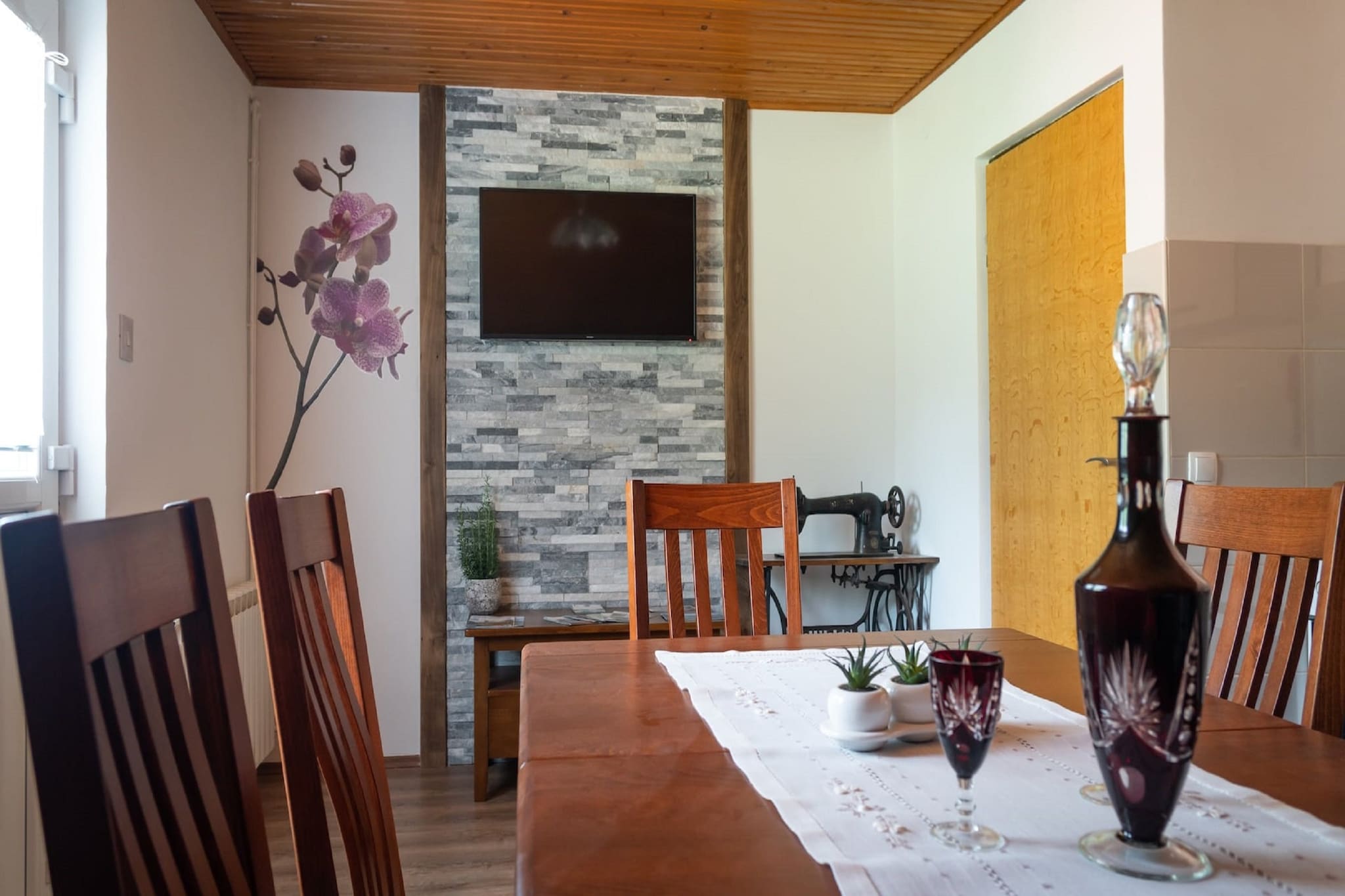 Attic Apartment with Balcony A2