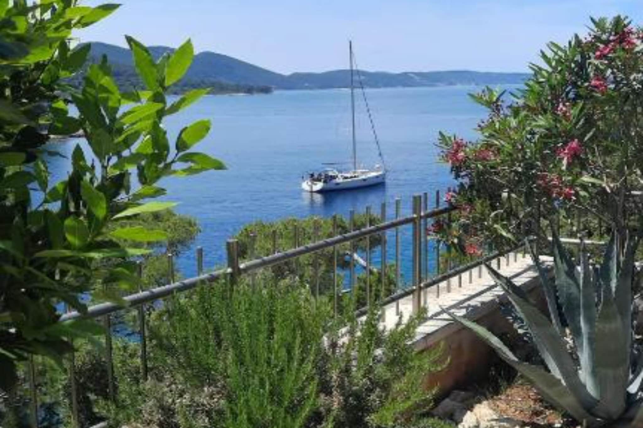 Beachfront Luxury Villa with Private Pool and Stunning Sea Views-Im Freien