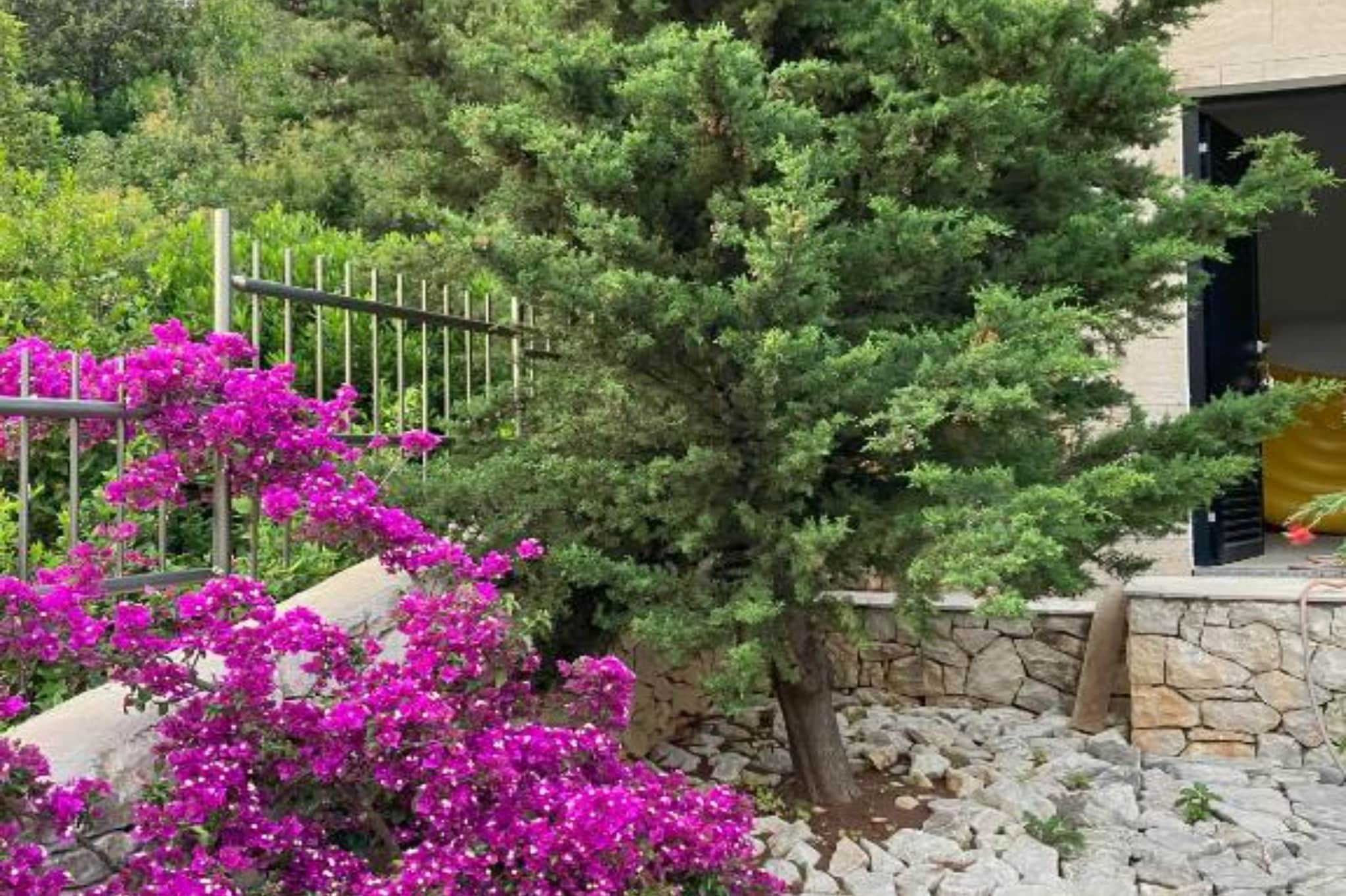 Beachfront Luxury Villa with Private Pool and Stunning Sea Views-Im Freien