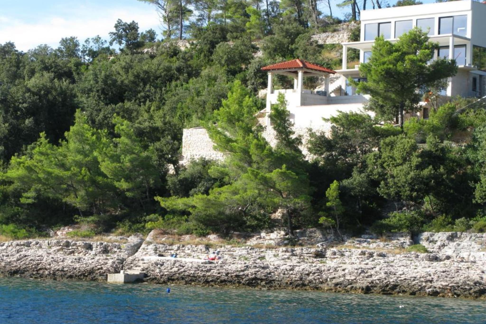 Beachfront Luxury Villa with Private Pool and Stunning Sea Views-Im Freien