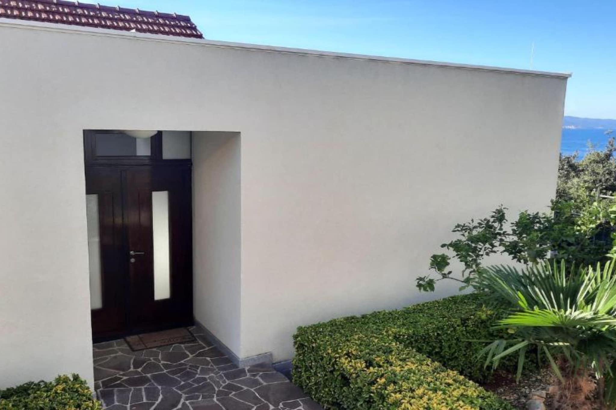 Beachfront Luxury Villa with Private Pool and Stunning Sea Views-Im Freien