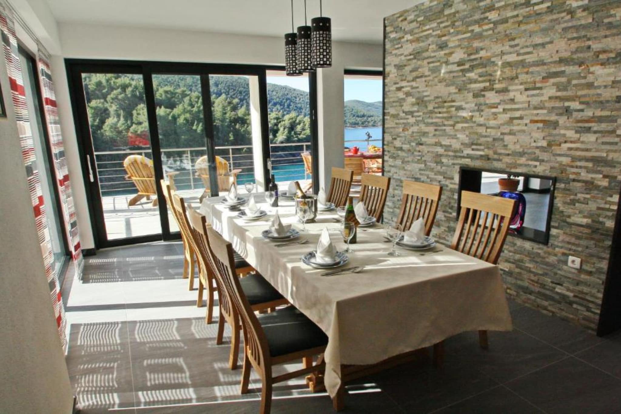 Beachfront Luxury Villa with Private Pool and Stunning Sea Views-Im Freien