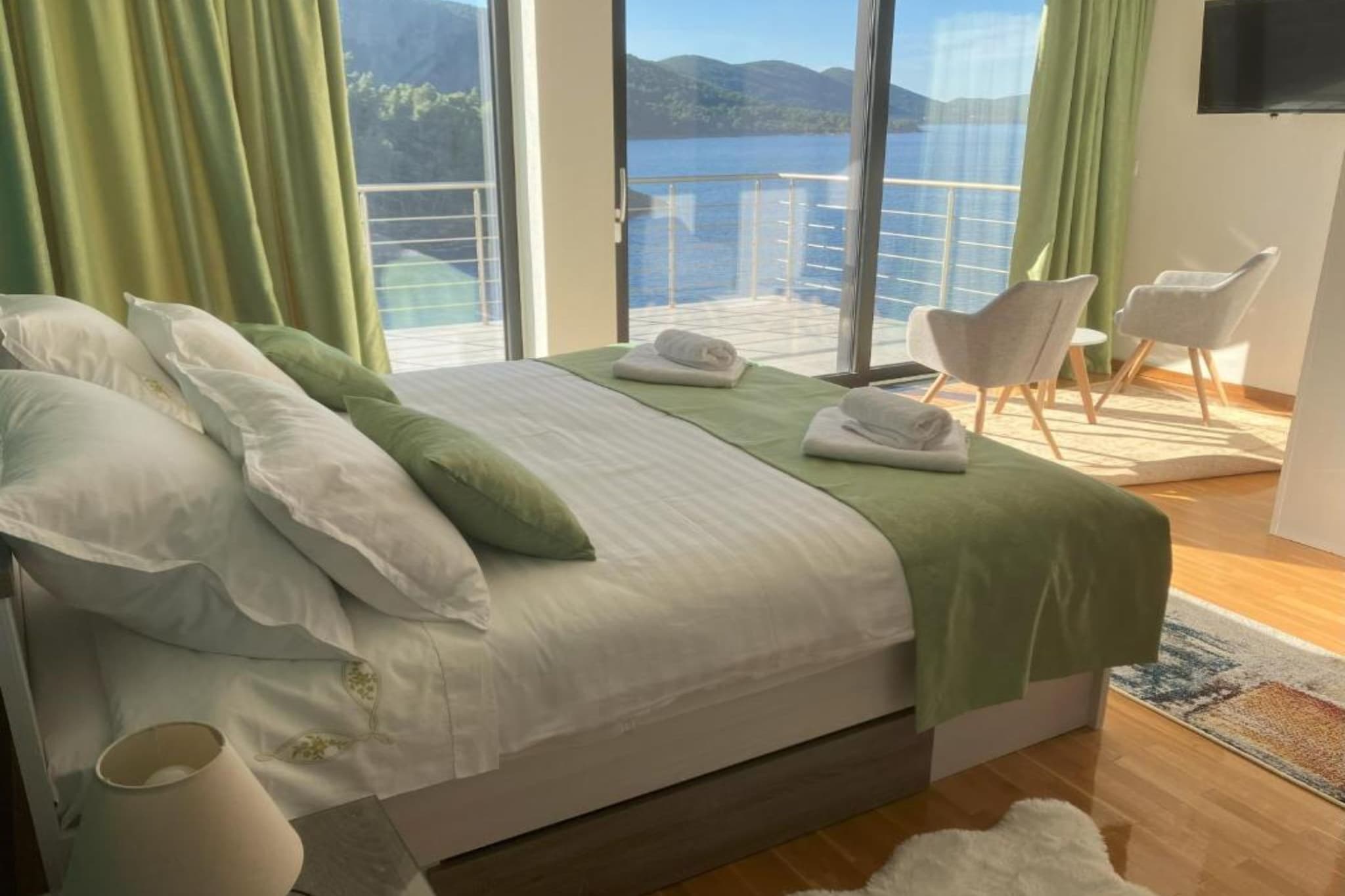 Beachfront Luxury Villa with Private Pool and Stunning Sea Views-Schlafzimmer