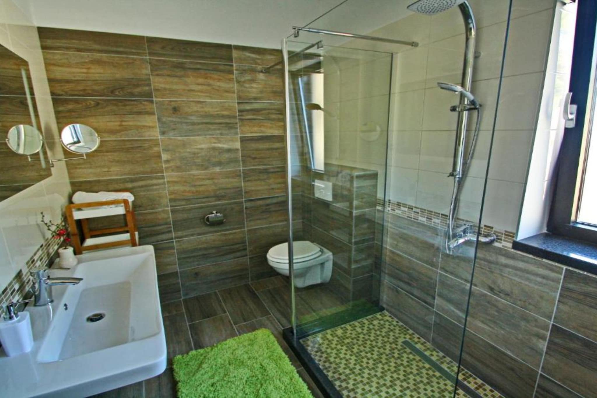 Beachfront Luxury Villa with Private Pool and Stunning Sea Views-Badezimmer