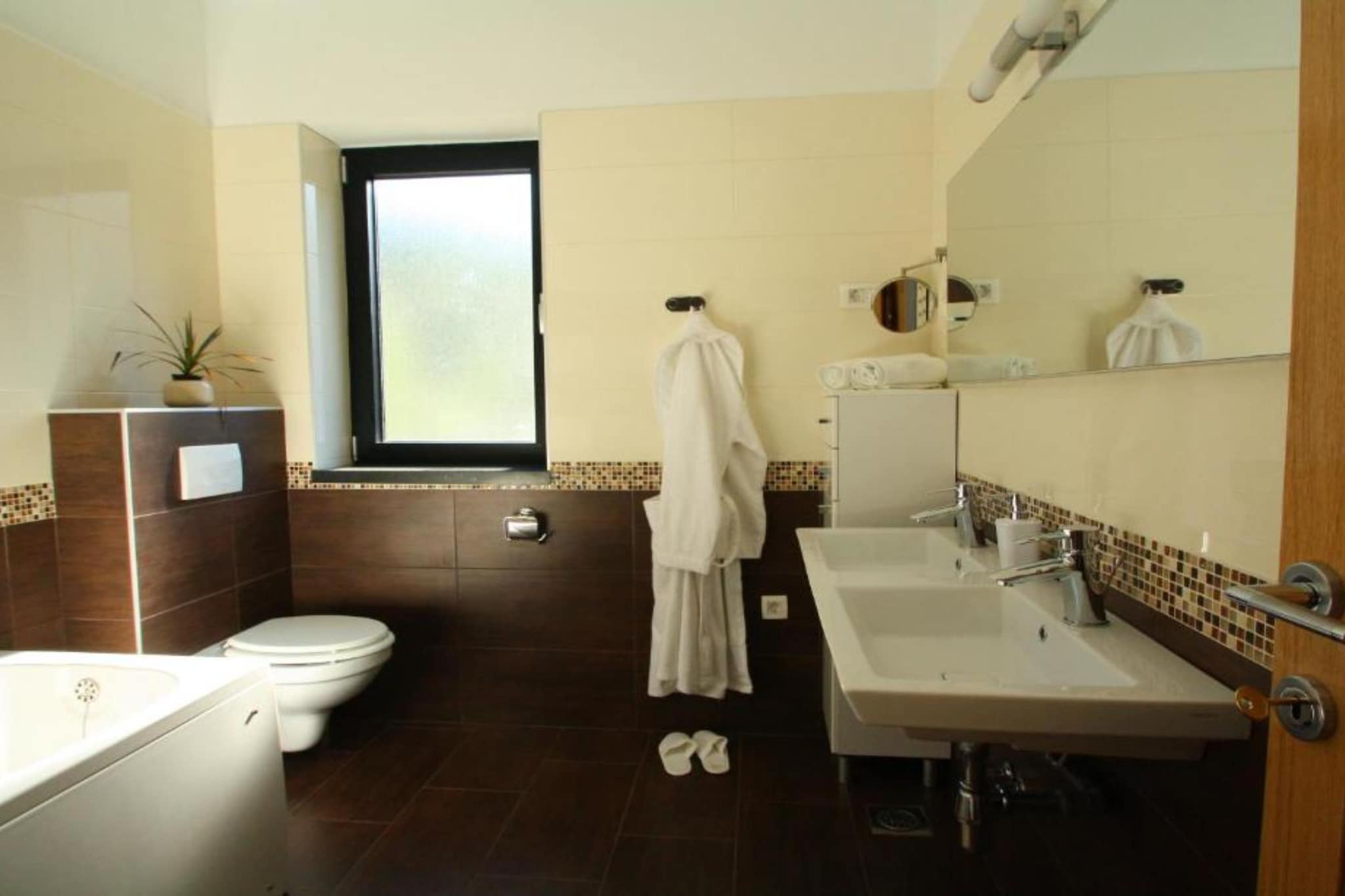 Beachfront Luxury Villa with Private Pool and Stunning Sea Views-Badezimmer