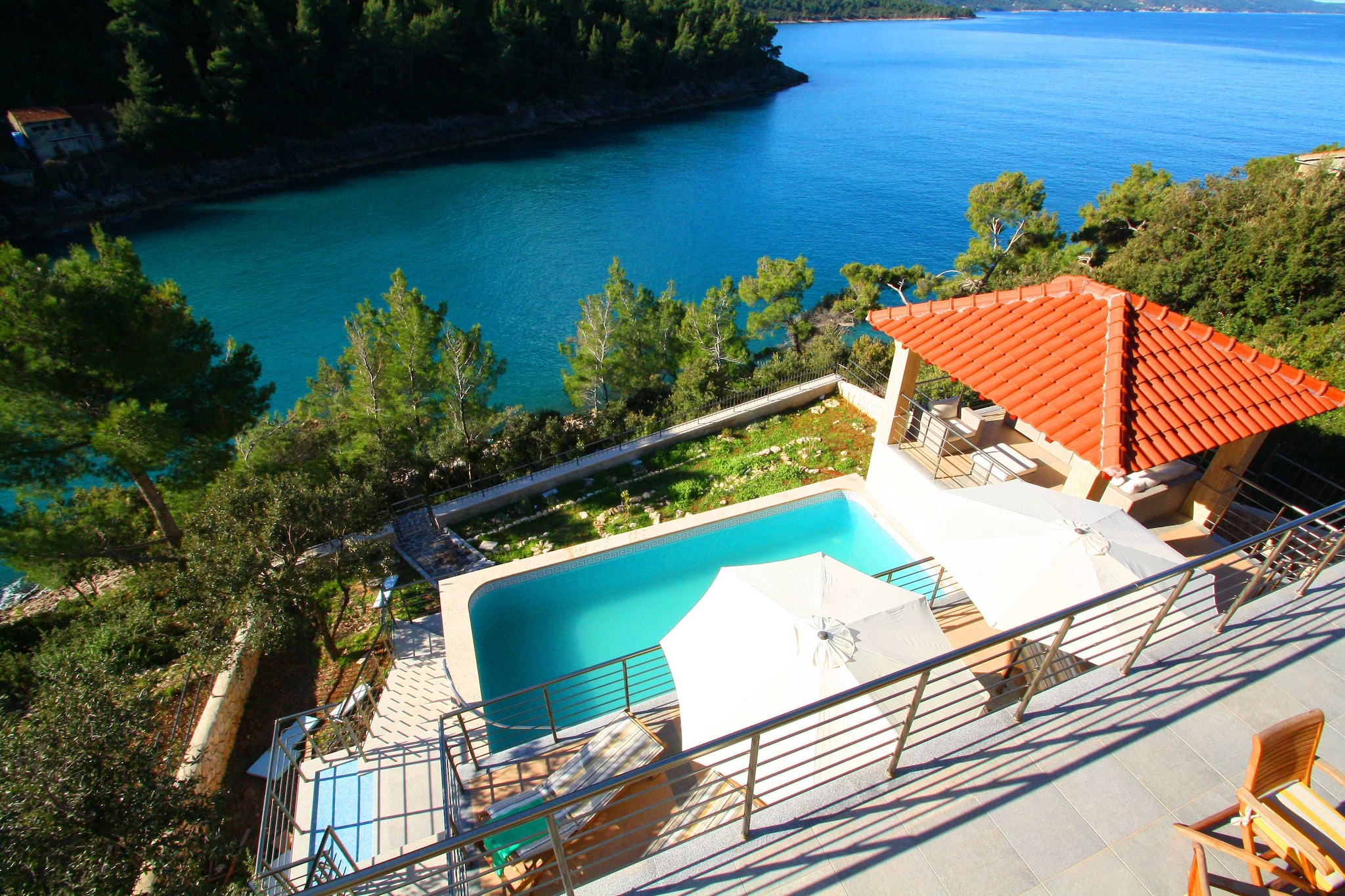 Villa Lukrecia -Stunning Sea View Retreat - Zwembad