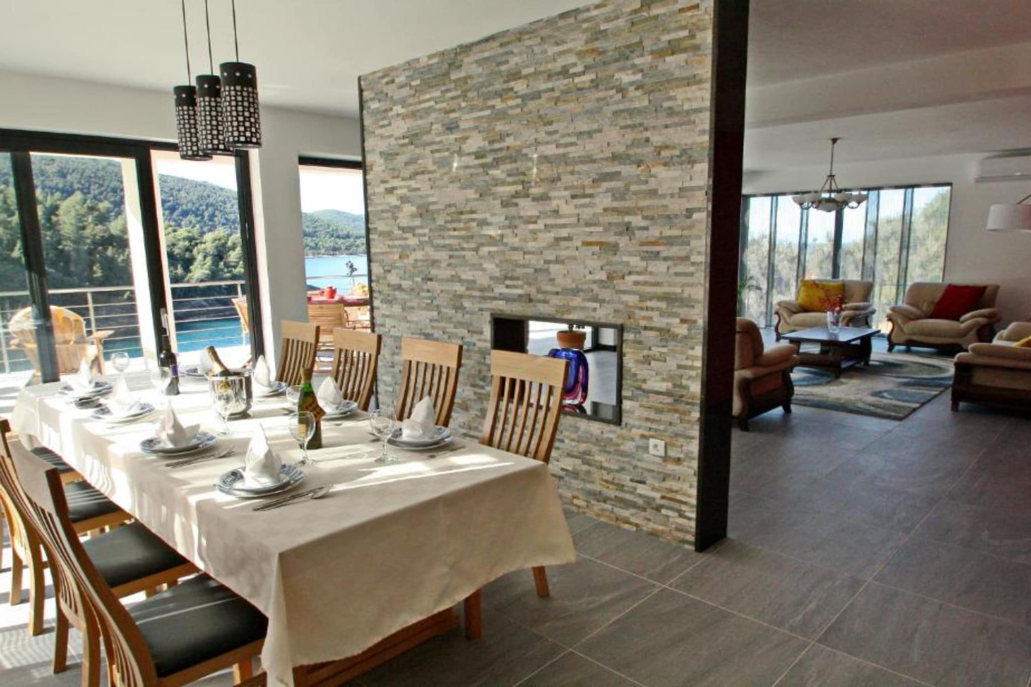 Villa Lukrecia -Stunning Sea View Retreat - Eetkamer