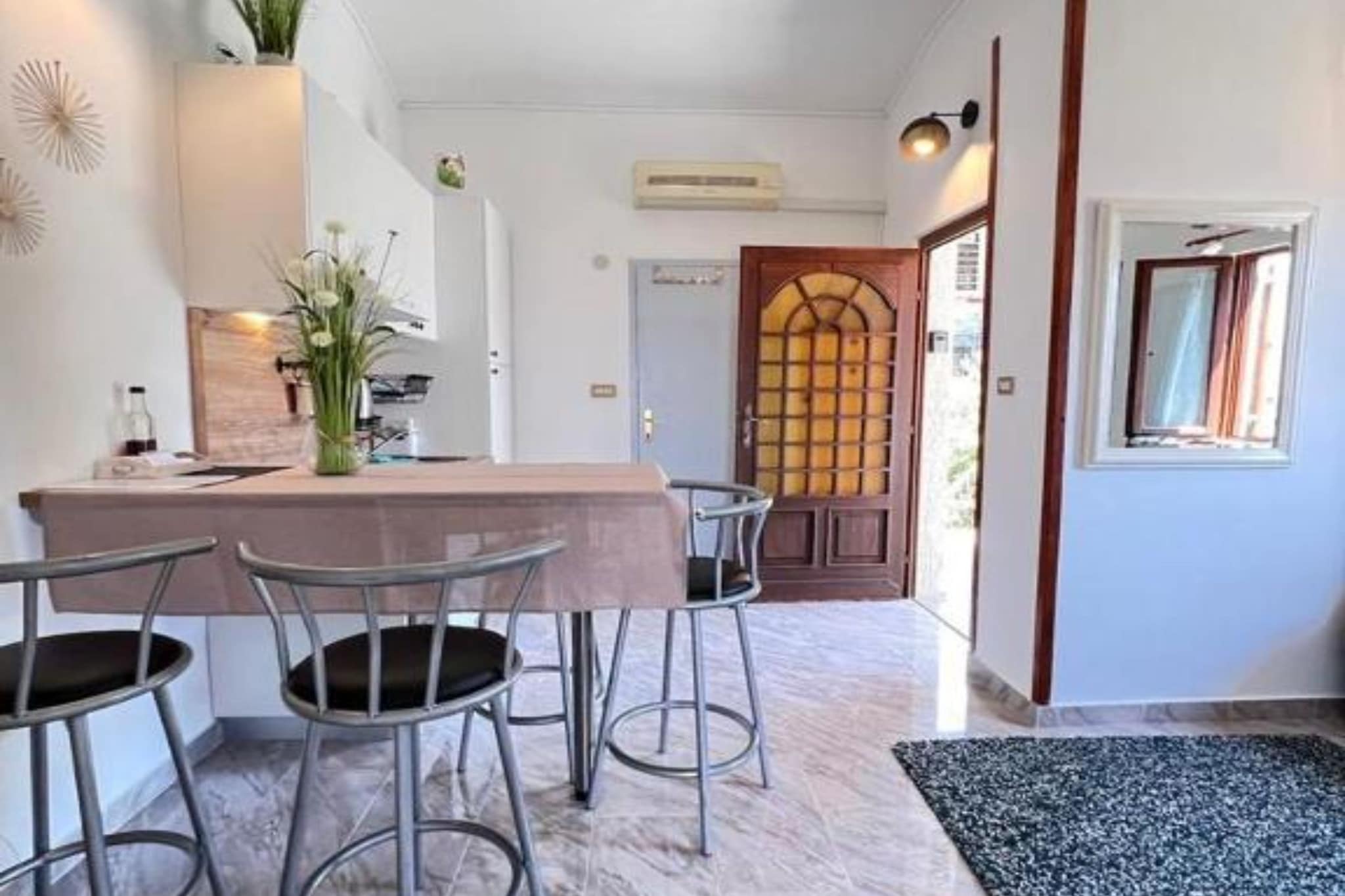 One-Bedroom Apartment With Sea View (B)-Chambre