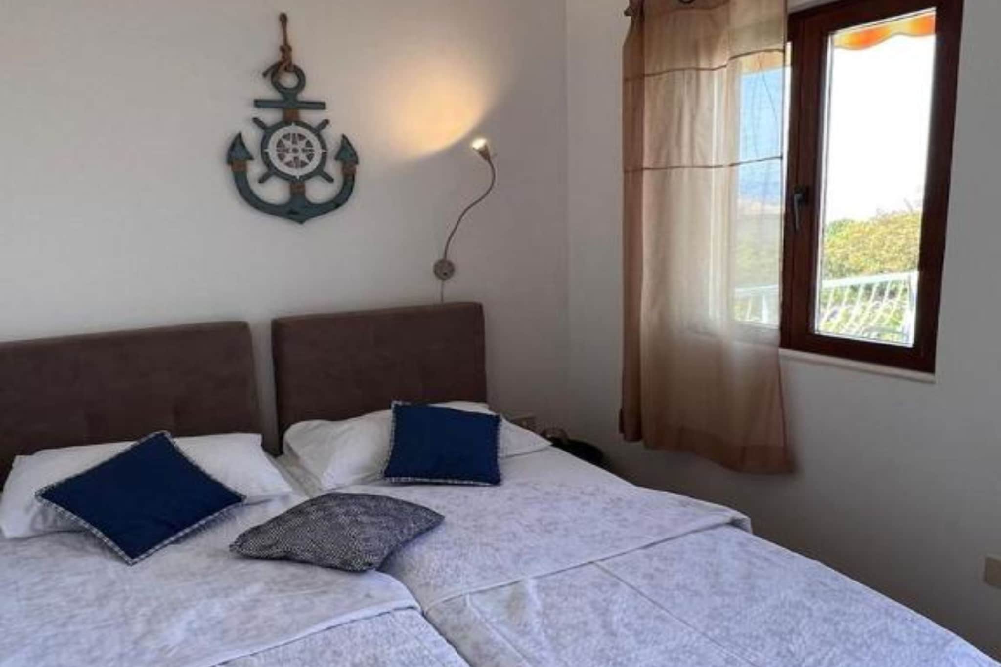 One-Bedroom Apartment With Sea View (B)-Chambre