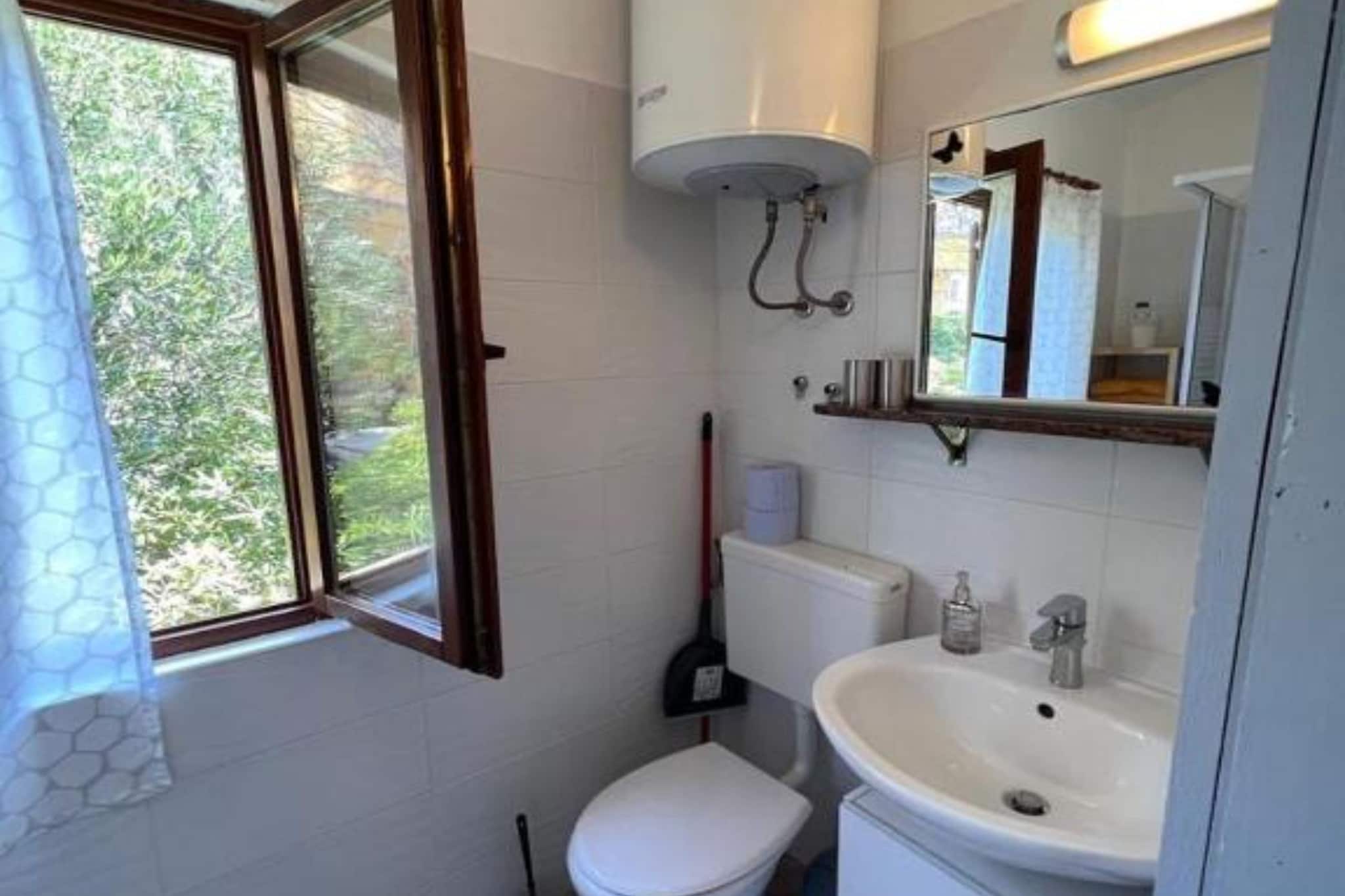 One-Bedroom Apartment With Sea View (B)-Salle de bain