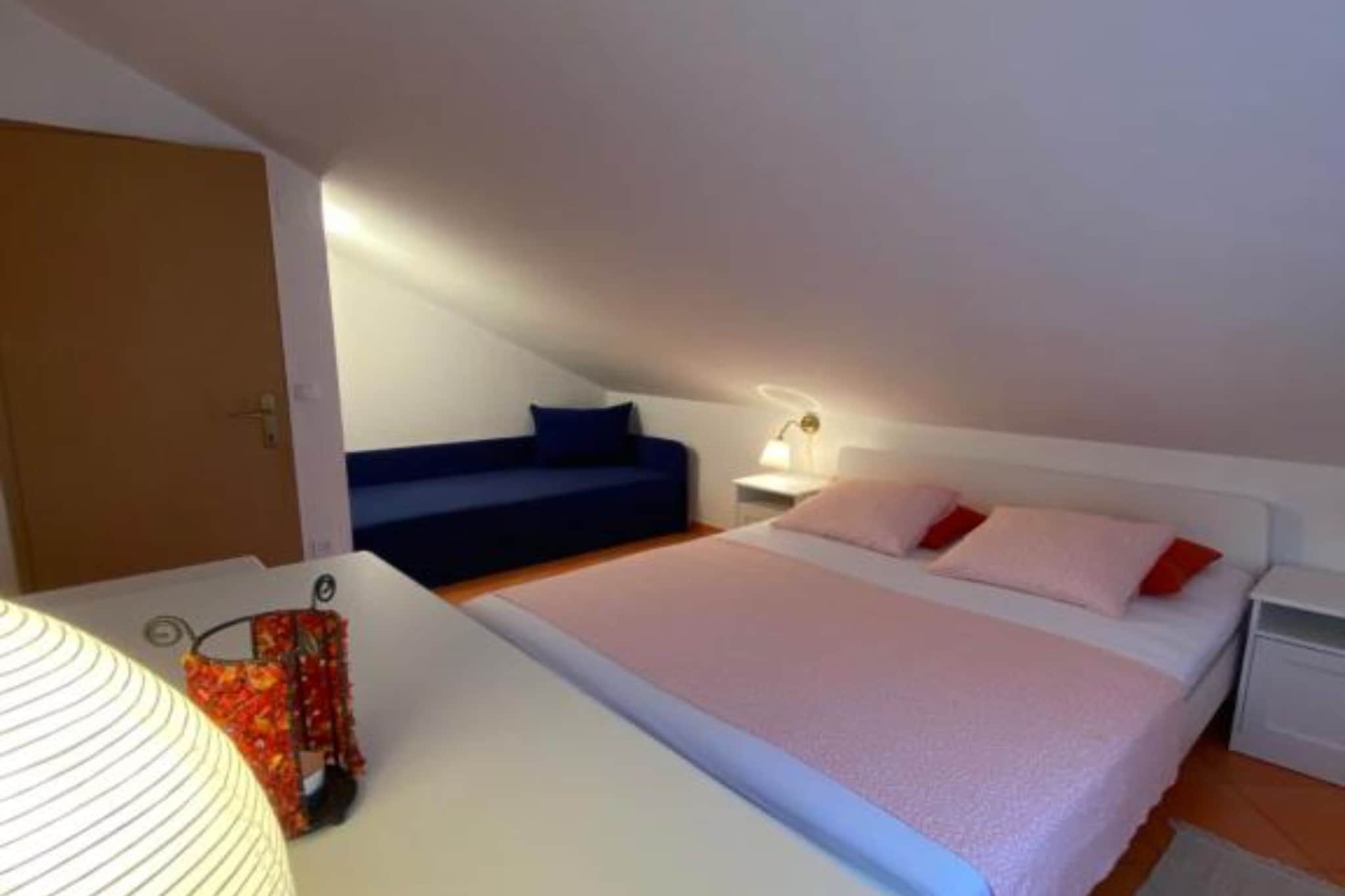 Apartments Lara Rab - Two Bedroom Apartment with Loggia-Chambre