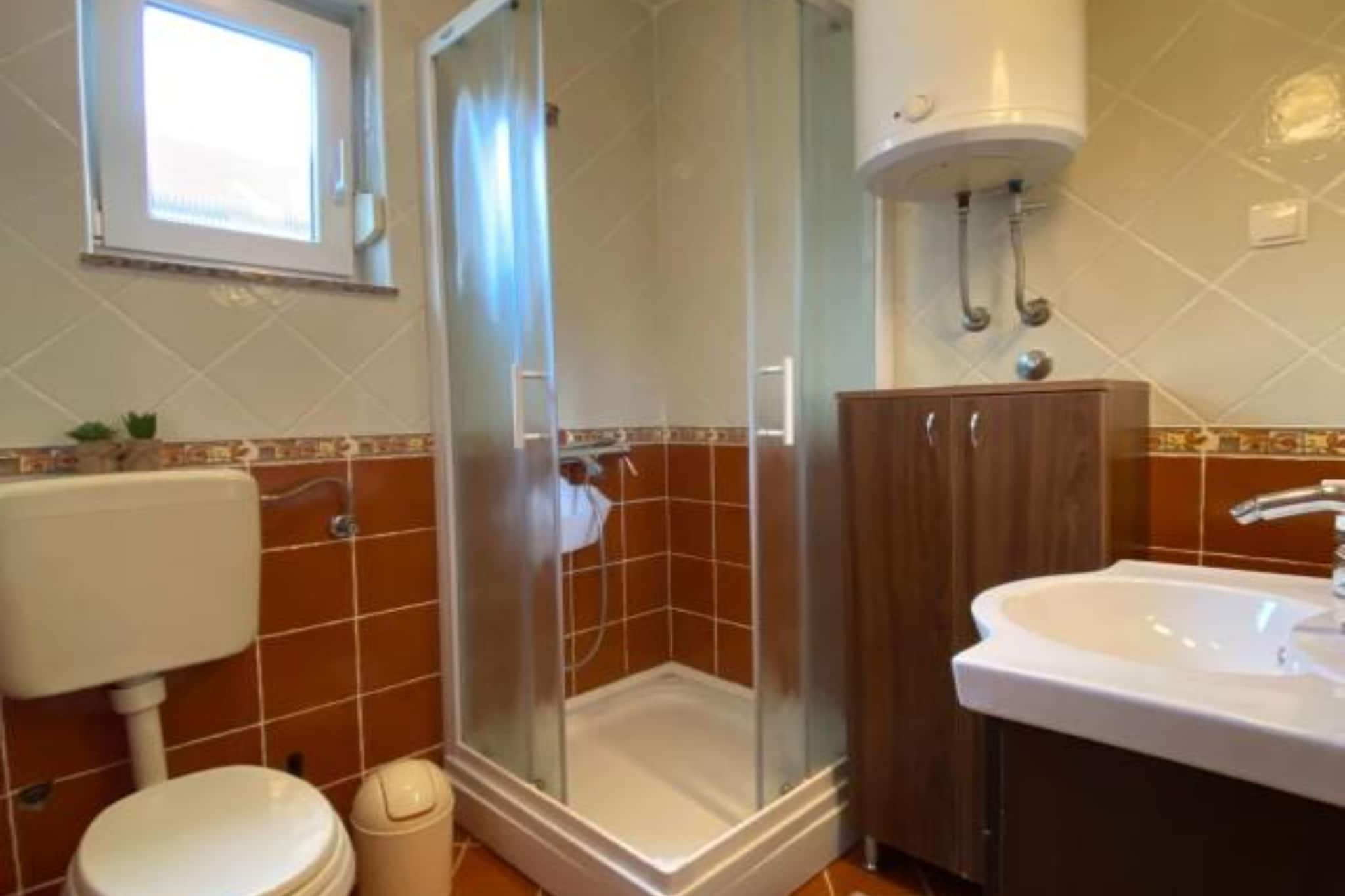 Apartments Lara Rab - Two Bedroom Apartment with Loggia-Salle de bain