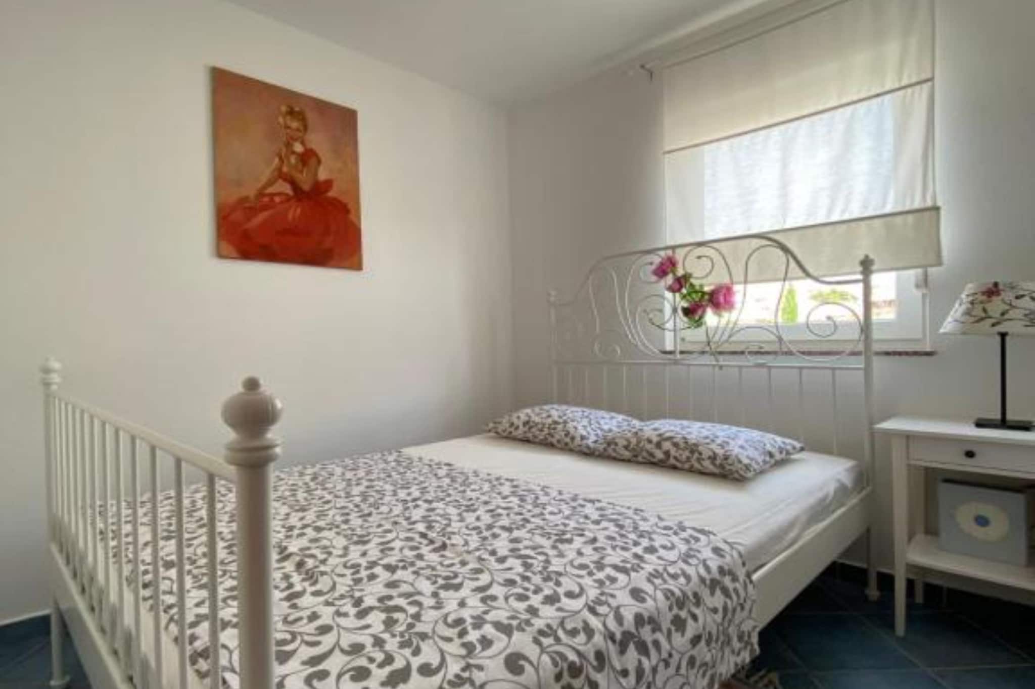 Apartments Lara Rab - One Bedroom Apartment with  Balcony-Chambre