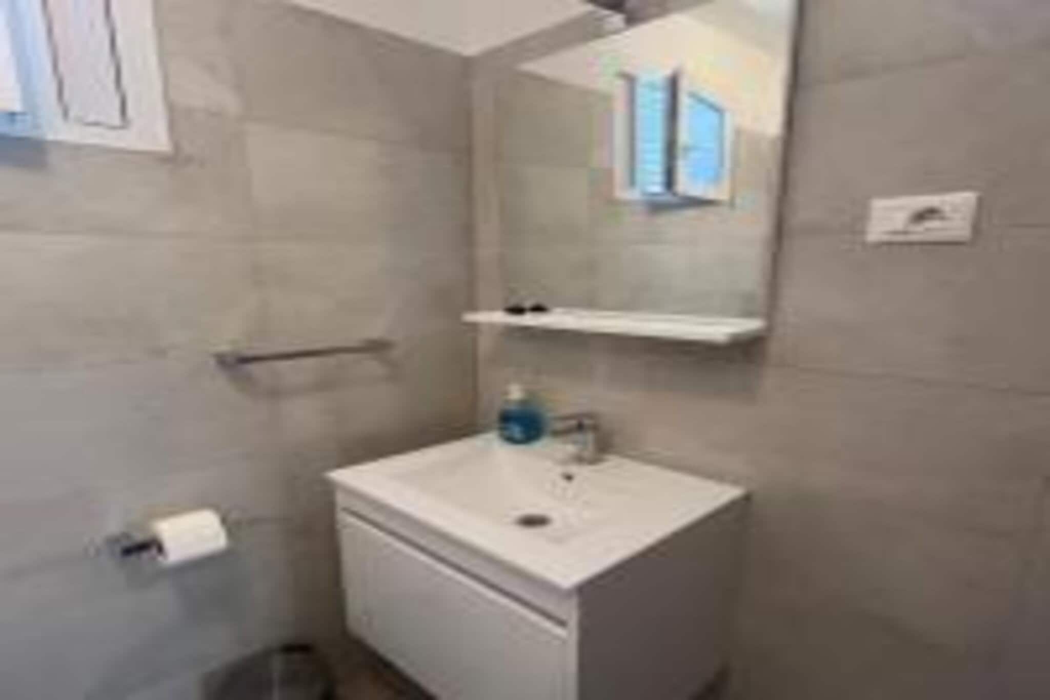 Apartments Bleuš - One Bedroom Apartment with Balcony and See View 1-Badezimmer