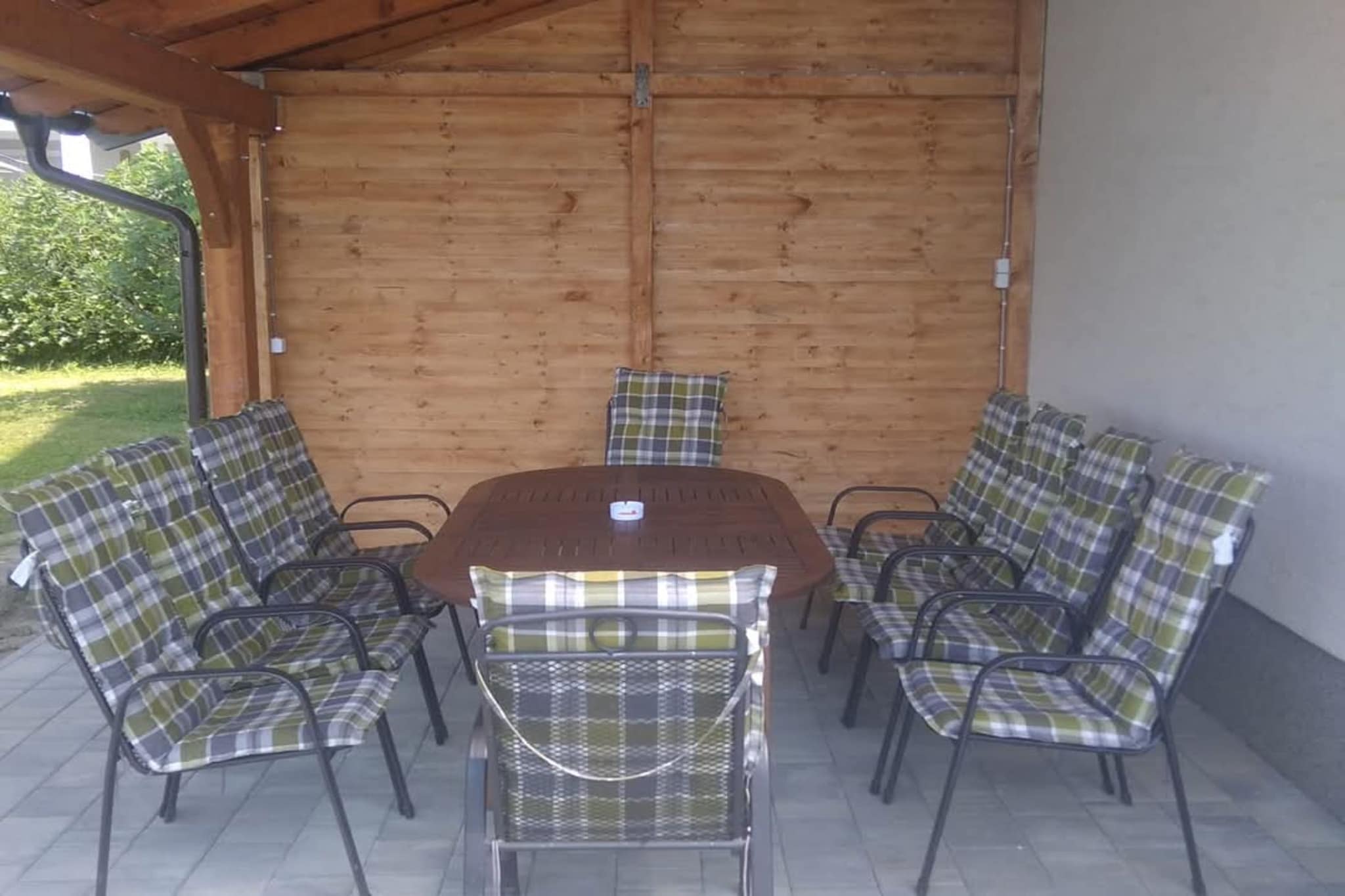 Holiday Home Dugo Selo M&A - Five Bedroom Holiday Home with Terrace-Buitenlucht