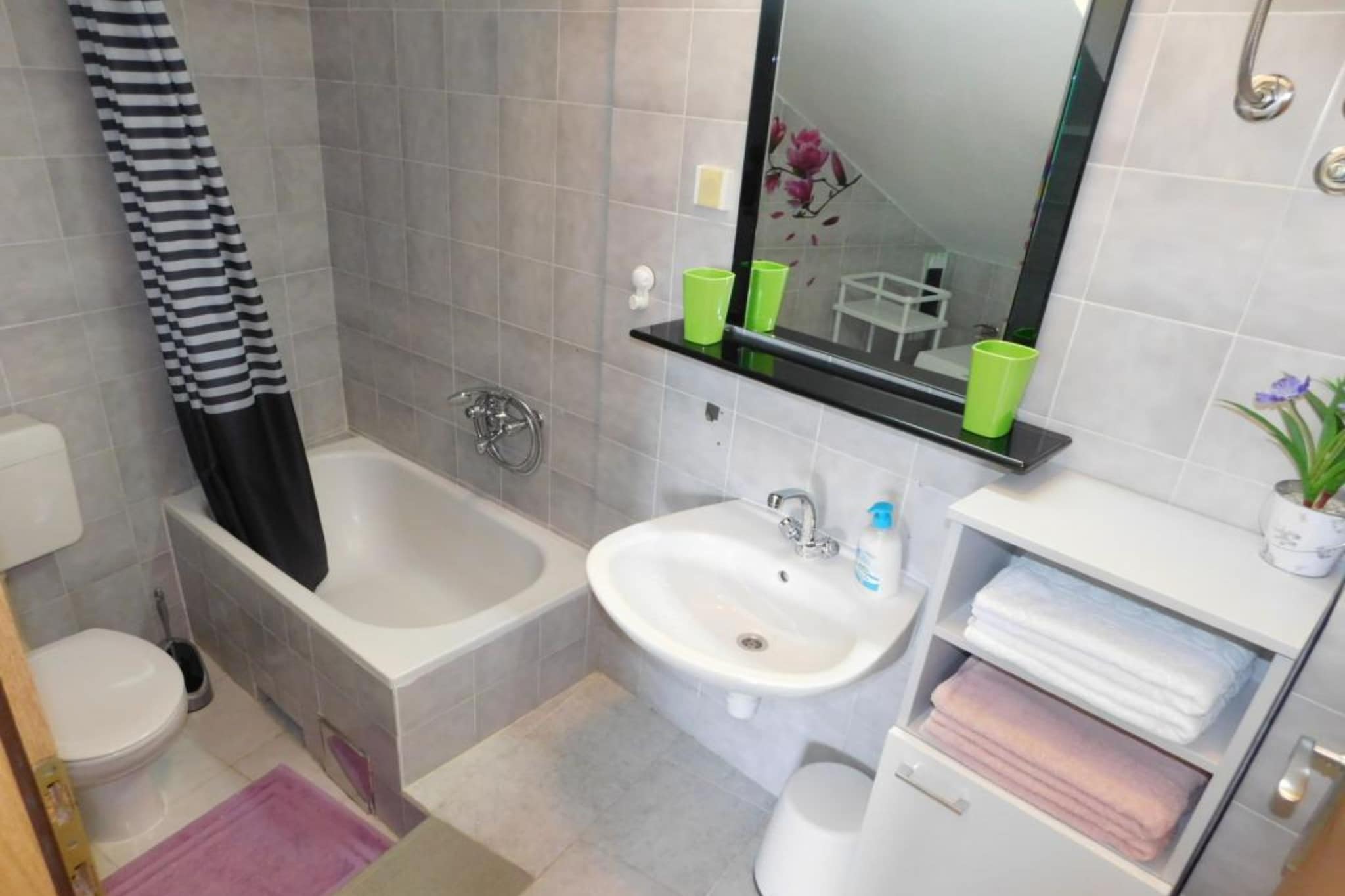 Apartments Roščić - Two Bedroom Apartment with Balcony-Bathroom