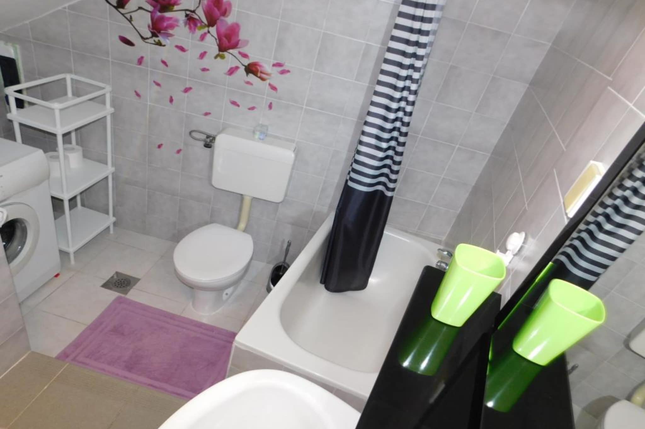 Apartments Roščić - Two Bedroom Apartment with Balcony-Bathroom
