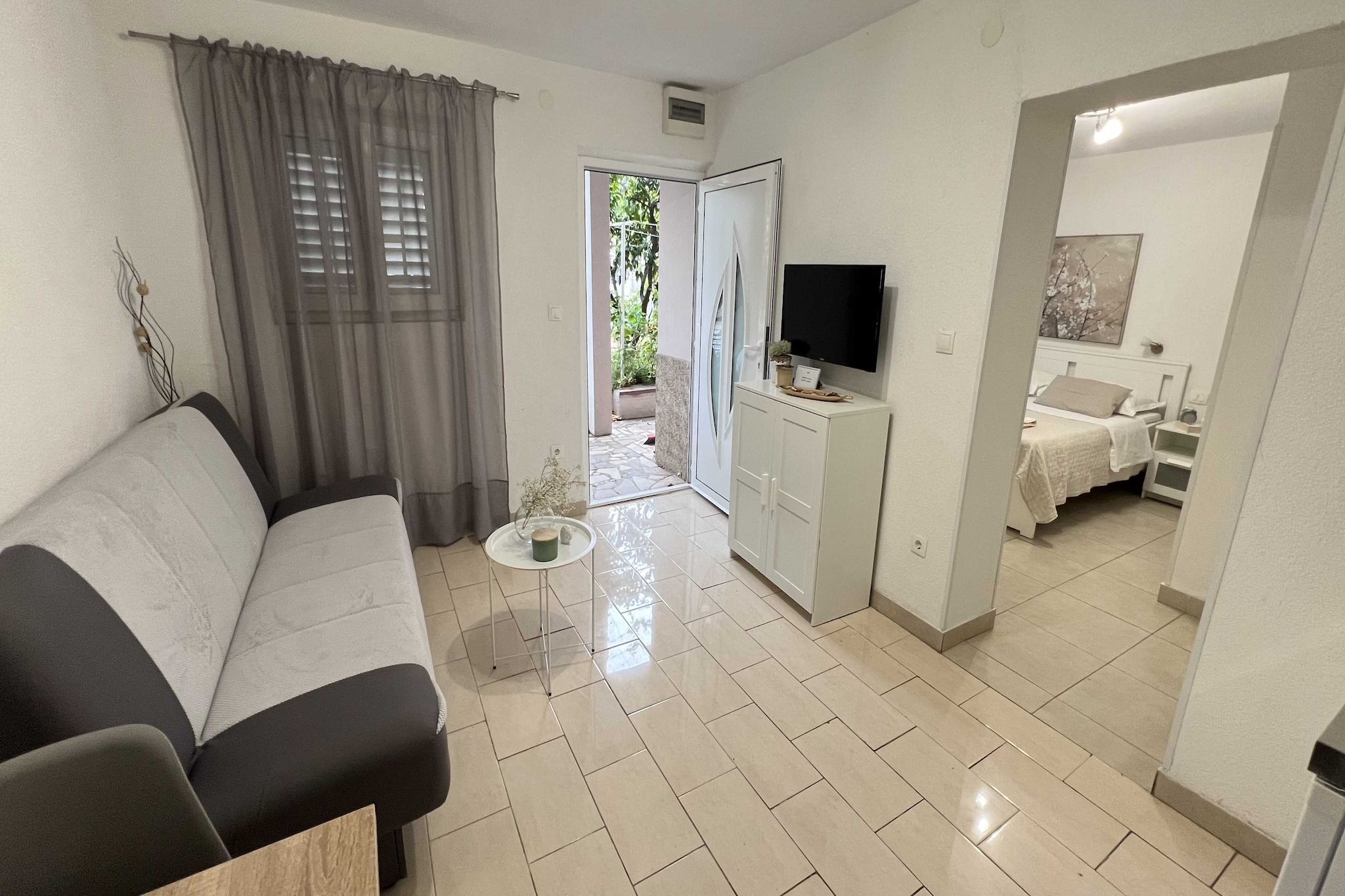 Apartmani Vela Makarska - Studio With Garden View-Woonkamer