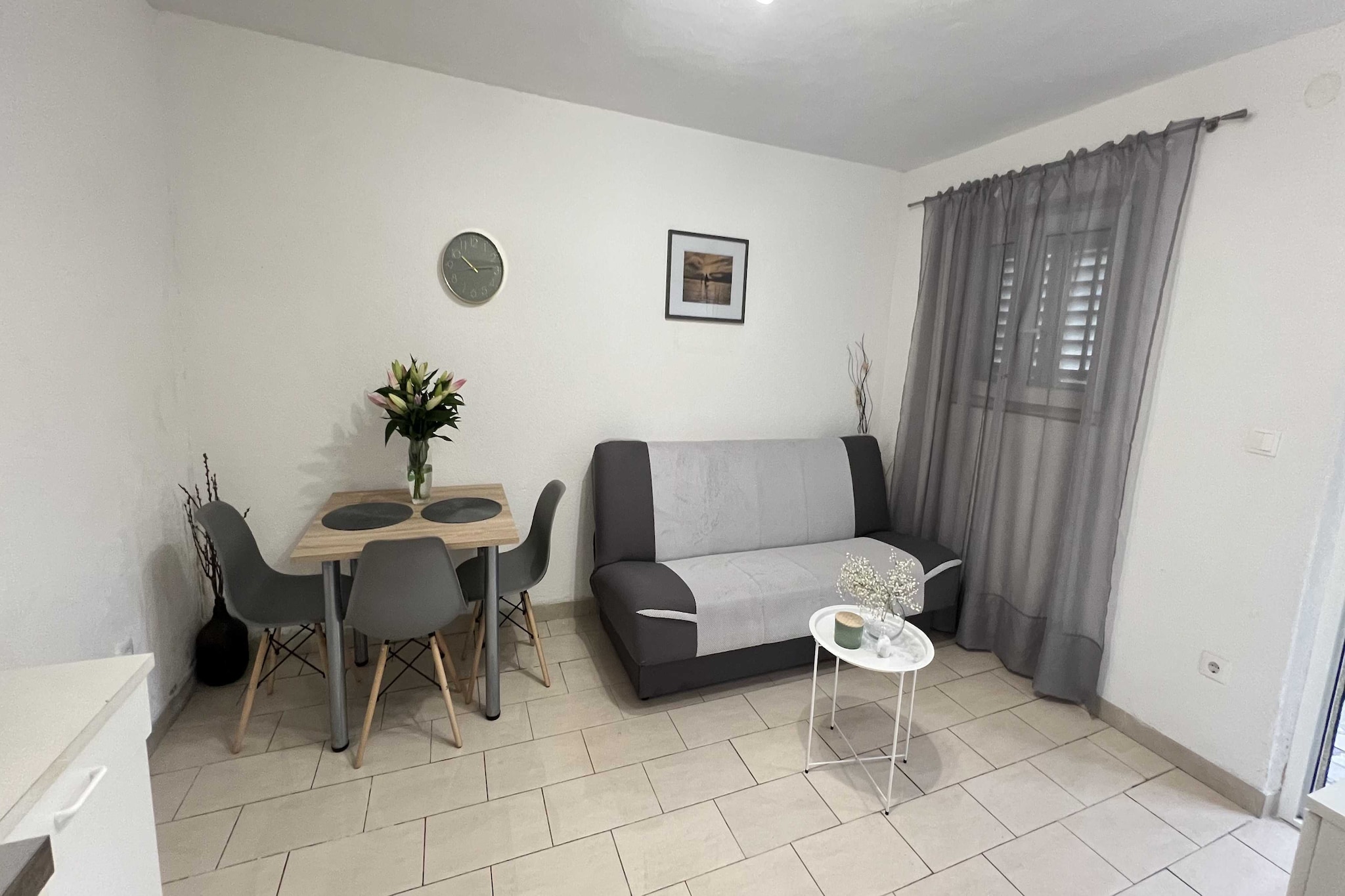 Apartmani Vela Makarska - Studio With Garden View-Woonkamer