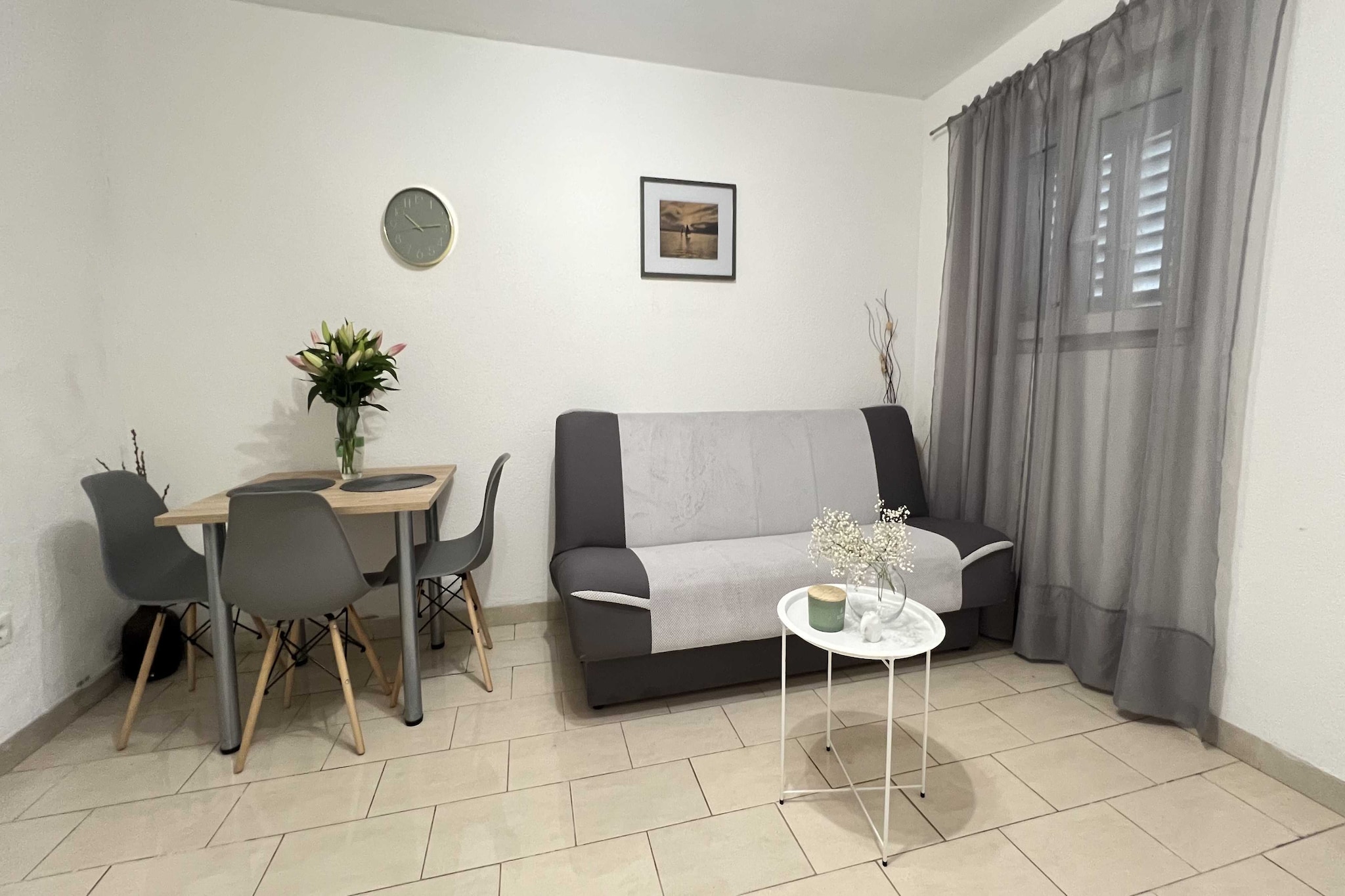 Apartmani Vela Makarska - Studio With Garden View-Woonkamer