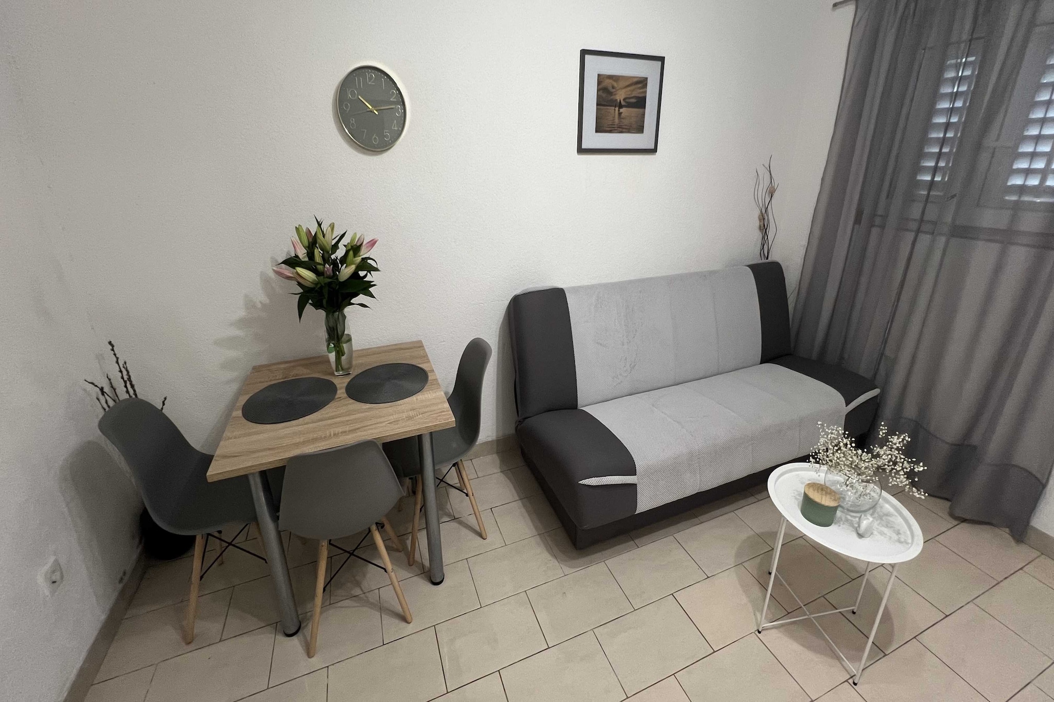 Apartmani Vela Makarska - Studio With Garden View-Woonkamer