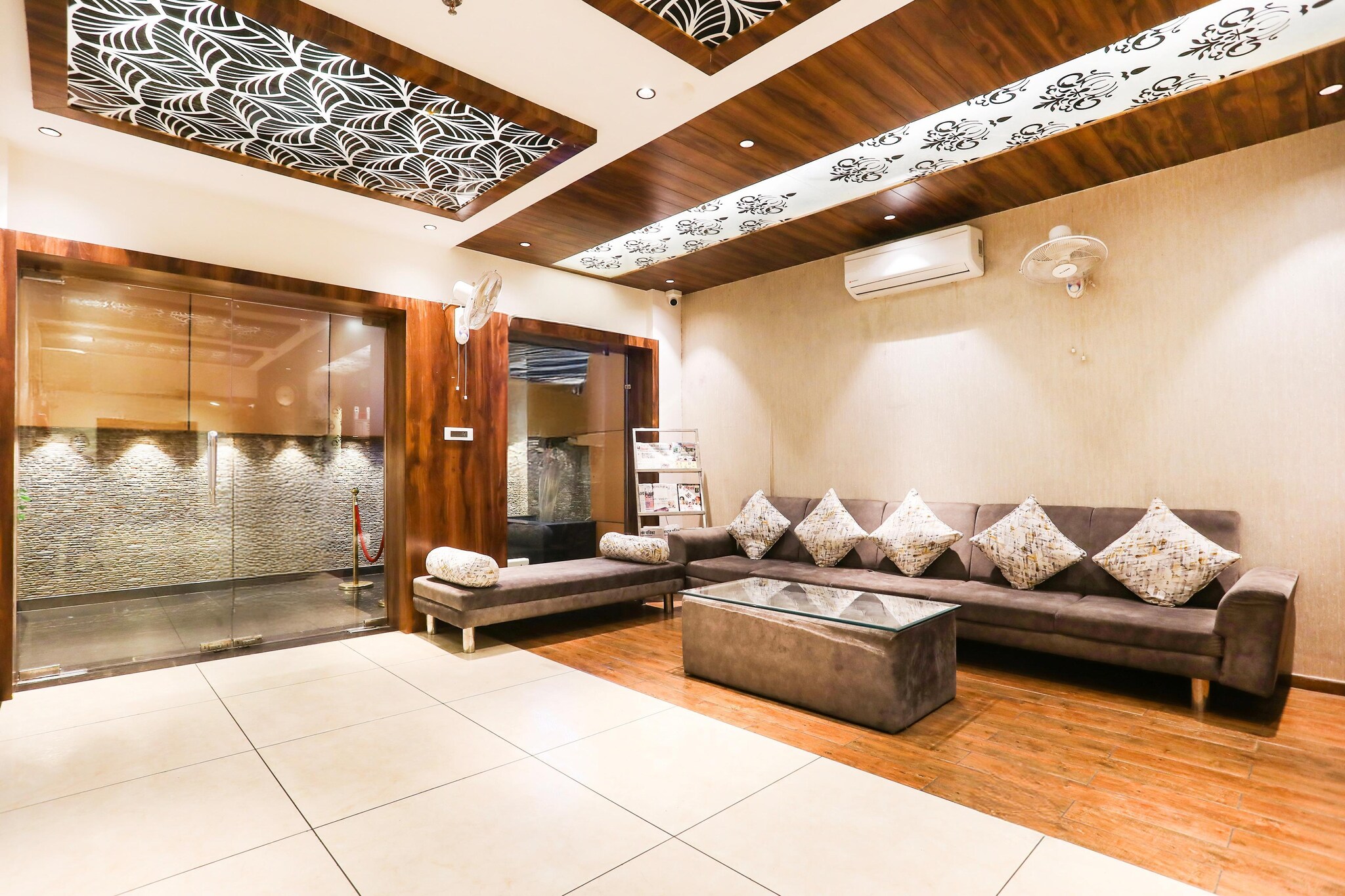 Ground floor: (bedroom(double bed, TV, seating area, air conditioning, Towels for a fee, telephone), bathroom(bathtub or shower, shower, washbasin, toilet, shampoo, body soap))