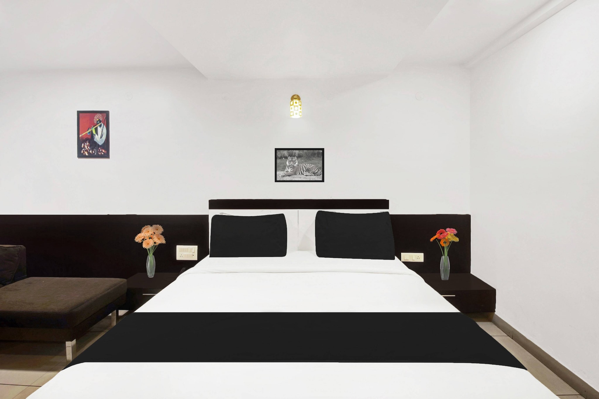 Ground floor: (bedroom(Parking, double bed, TV, seating area, air conditioning, lift, Towels for a fee, telephone, Floor mattress), bathroom(bathtub or shower, shower, washbasin, toilet, shampoo, body soap))