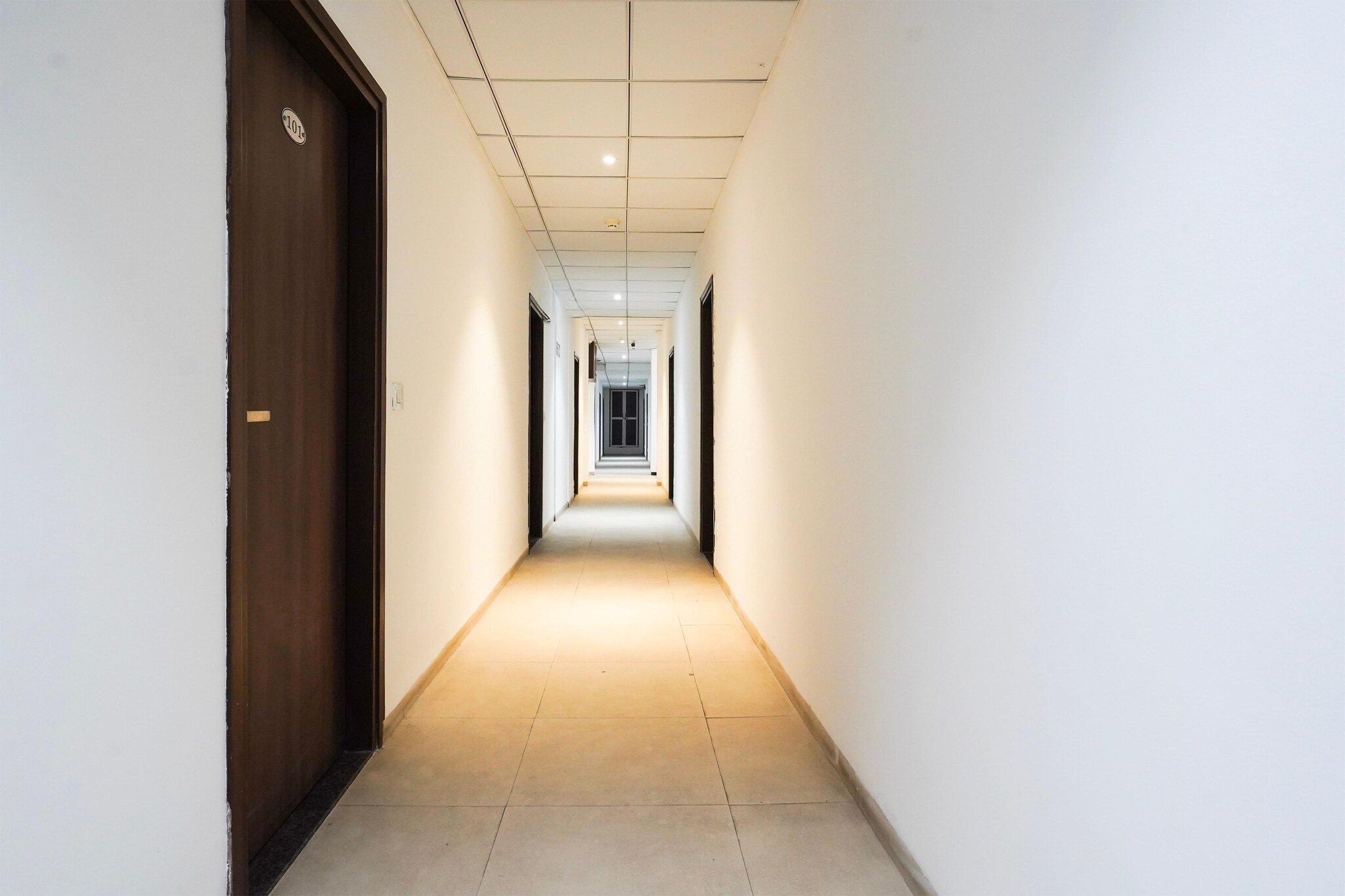 Ground floor: (bedroom(double bed, TV, seating area, air conditioning, Towels for a fee, telephone), bathroom(bathtub or shower, shower, washbasin, toilet, shampoo, body soap))
