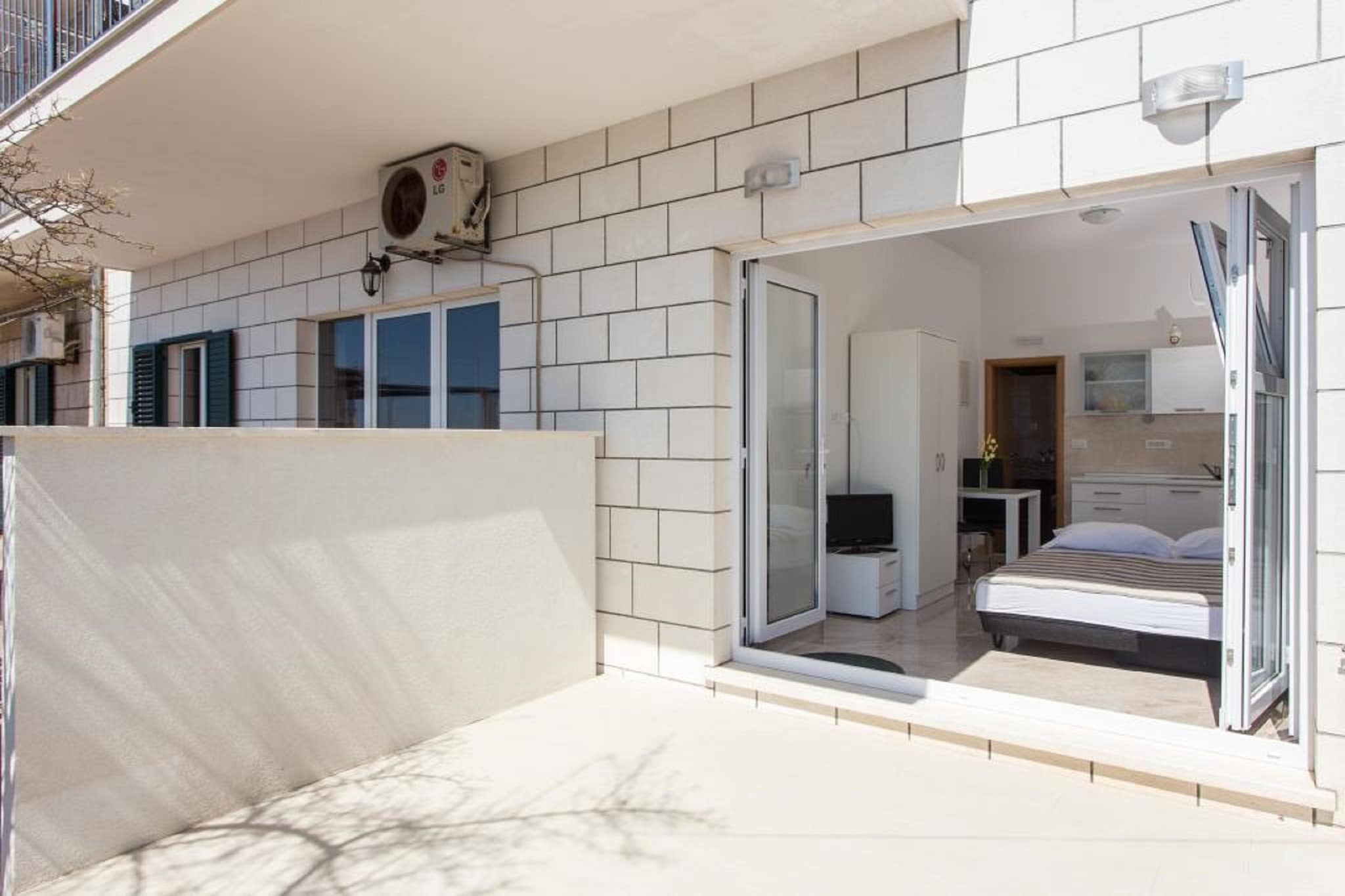 Studio Ari - Superior Studio Apartment with Terrace and Sea View (First Floor)-Außenbereich