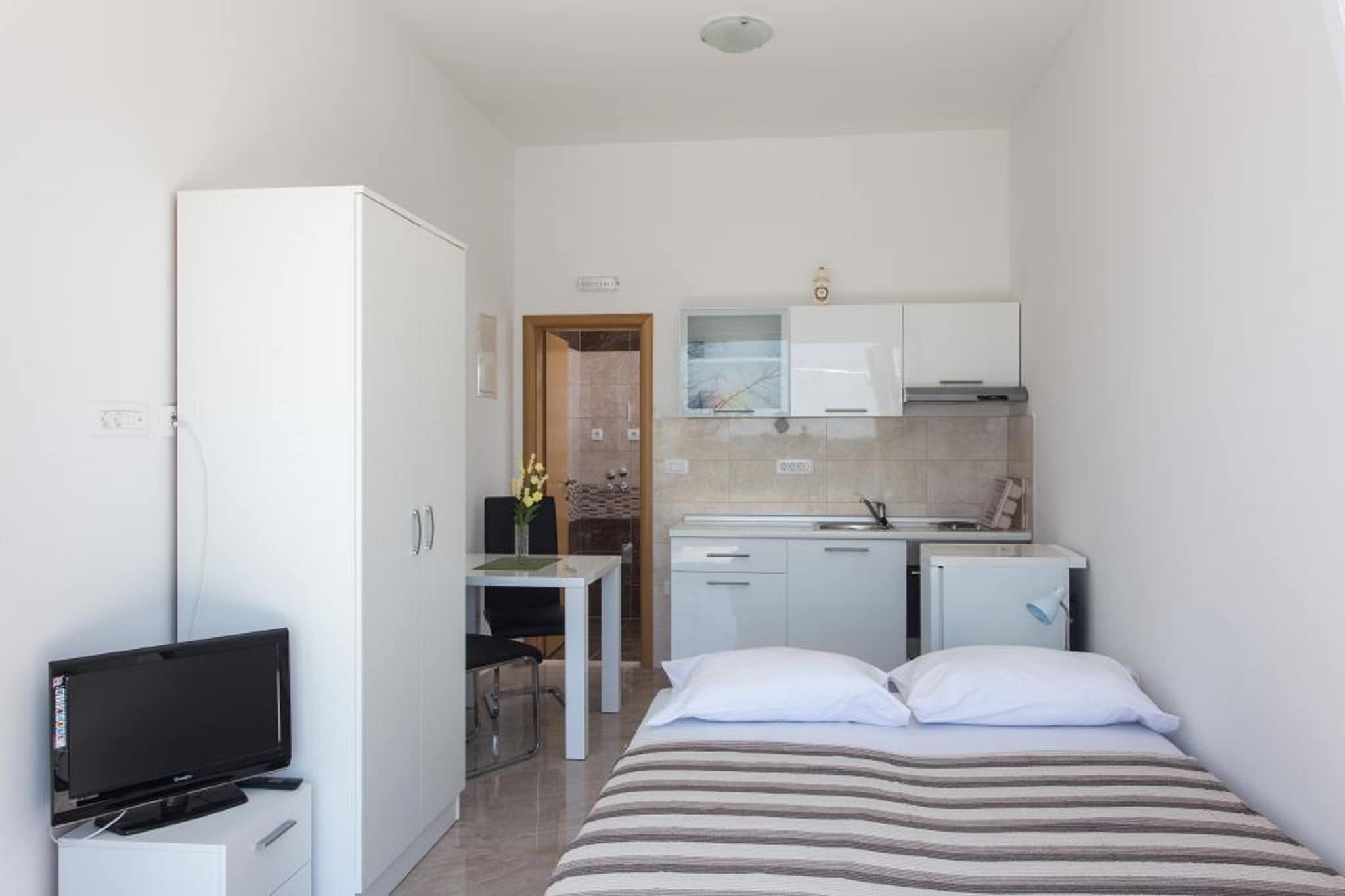 Studio Ari - Superior Studio Apartment with Terrace and Sea View (First Floor)