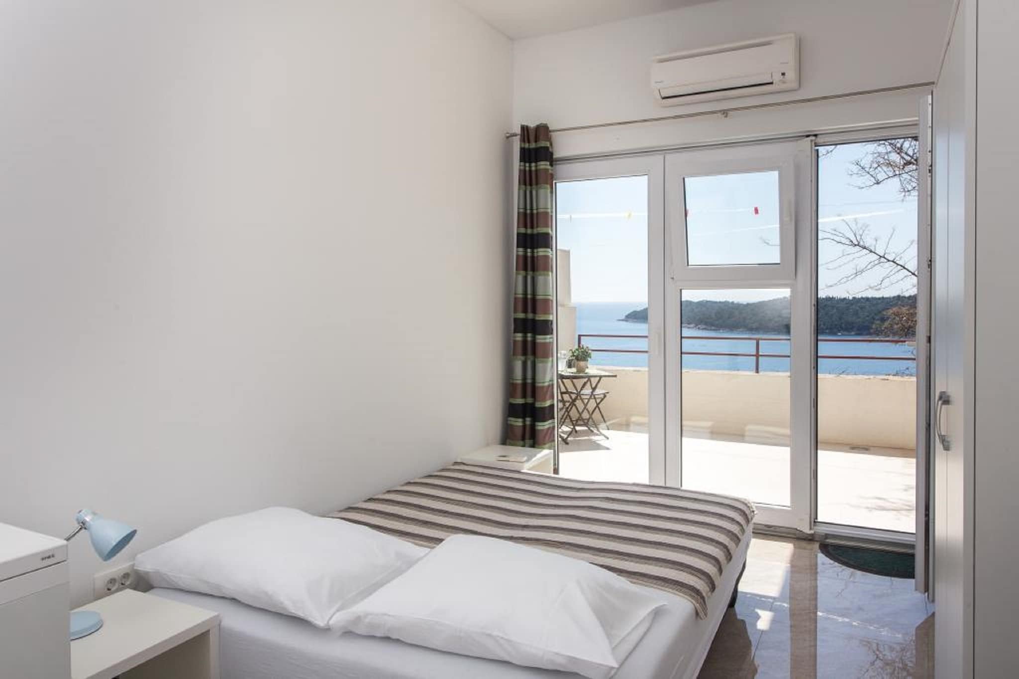 Studio Ari - Superior Studio Apartment with Terrace and Sea View (First Floor)-Schlafzimmer
