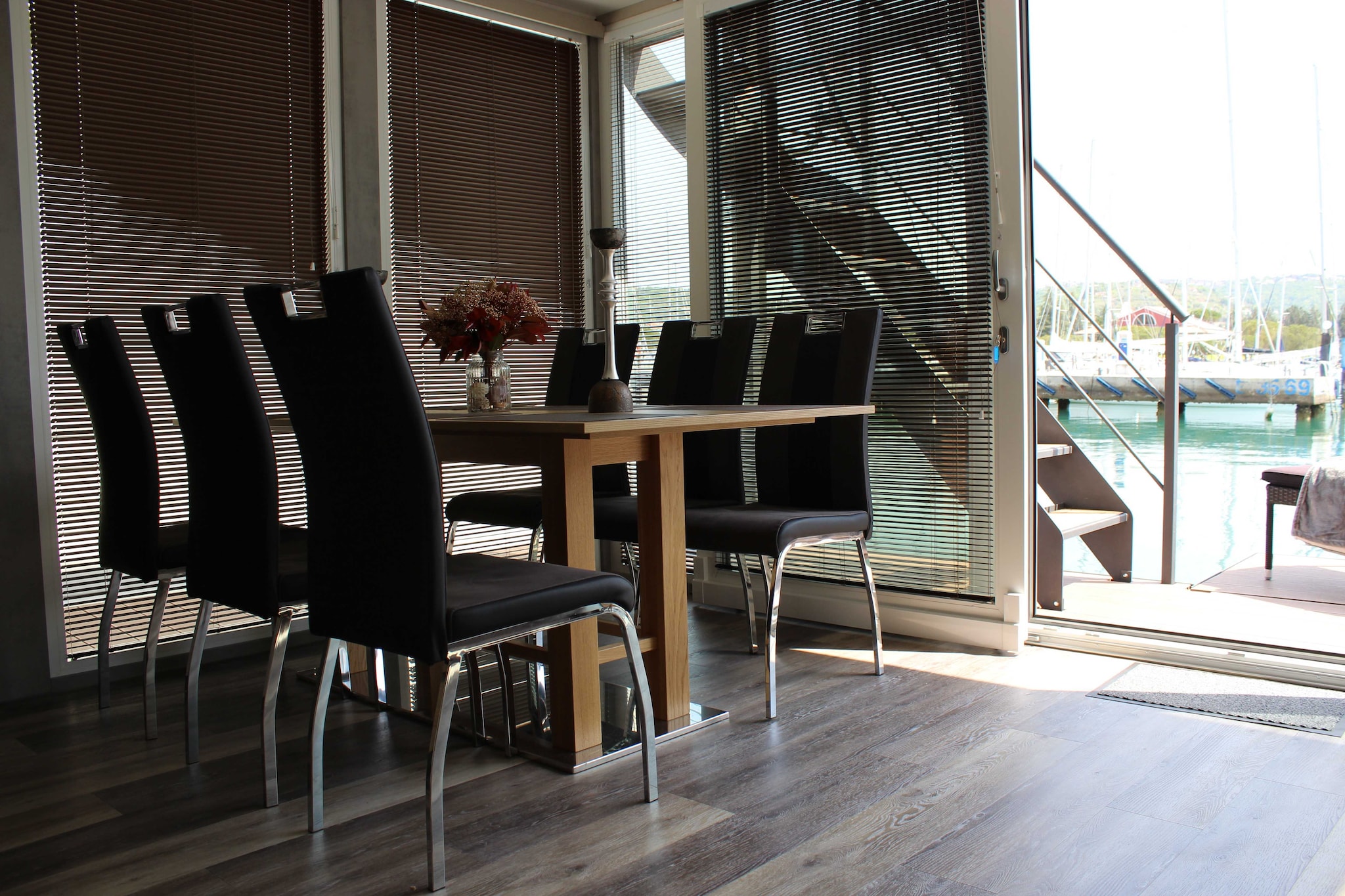 The Seaborn Residence - Two Bedroom Floating House-Eetkamer