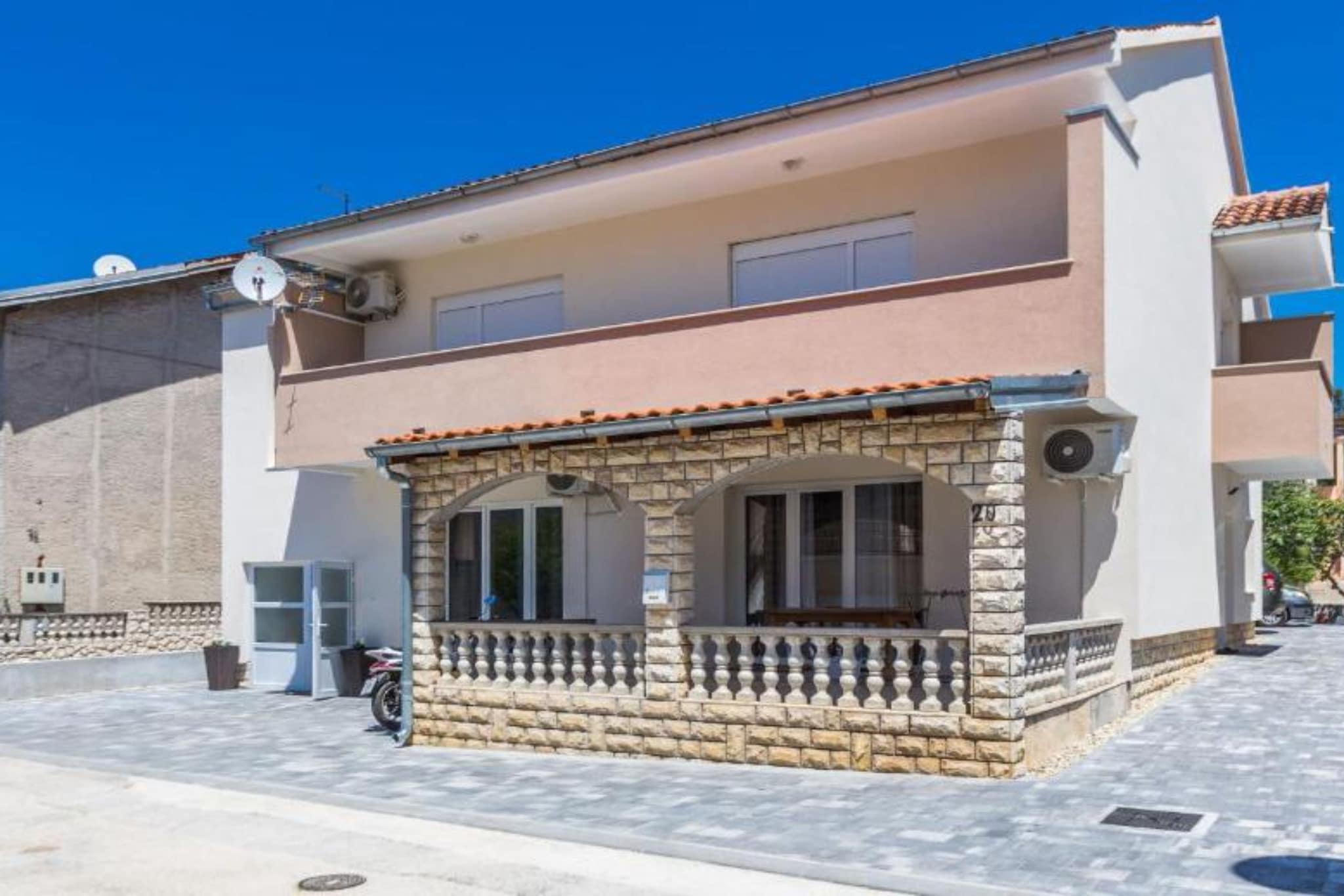 Spacious Two sis Apartments in Zadar with Terrace  Studio Apartment ( 1 )-Außenbereich
