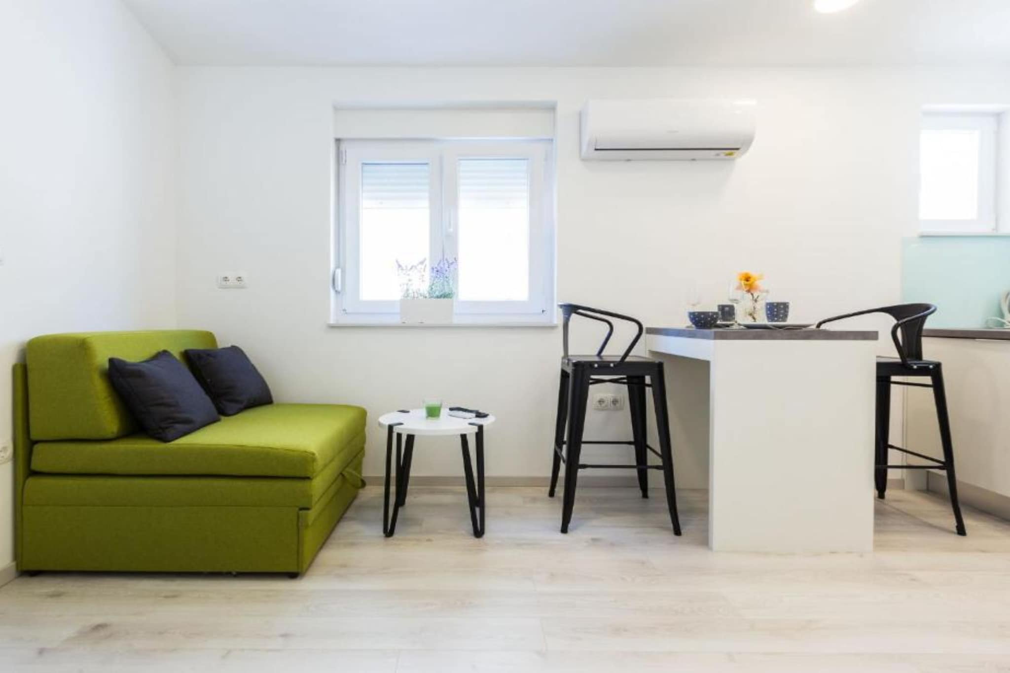Spacious Two sis Apartments in Zadar with Terrace  Studio Apartment ( 1 )-Schlafzimmer