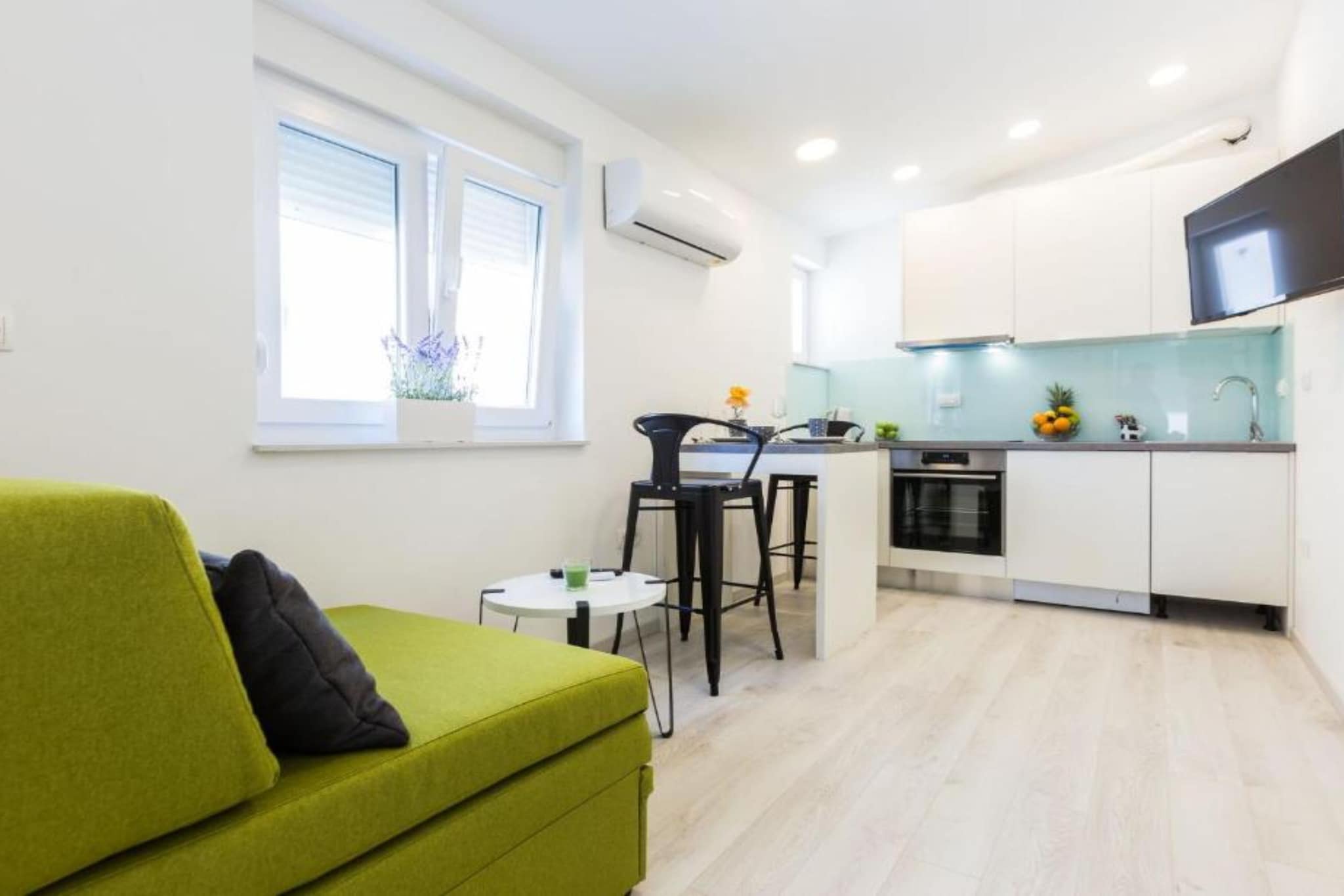 Spacious Two sis Apartments in Zadar with Terrace  Studio Apartment ( 1 )-Schlafzimmer