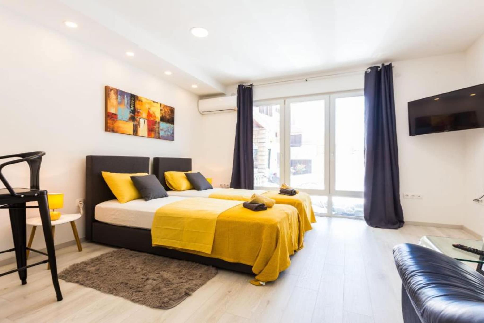 Charming Zadar Apartment Near Old Town with Convenient Access to Beaches Apartman ( 2 )-Schlafzimmer