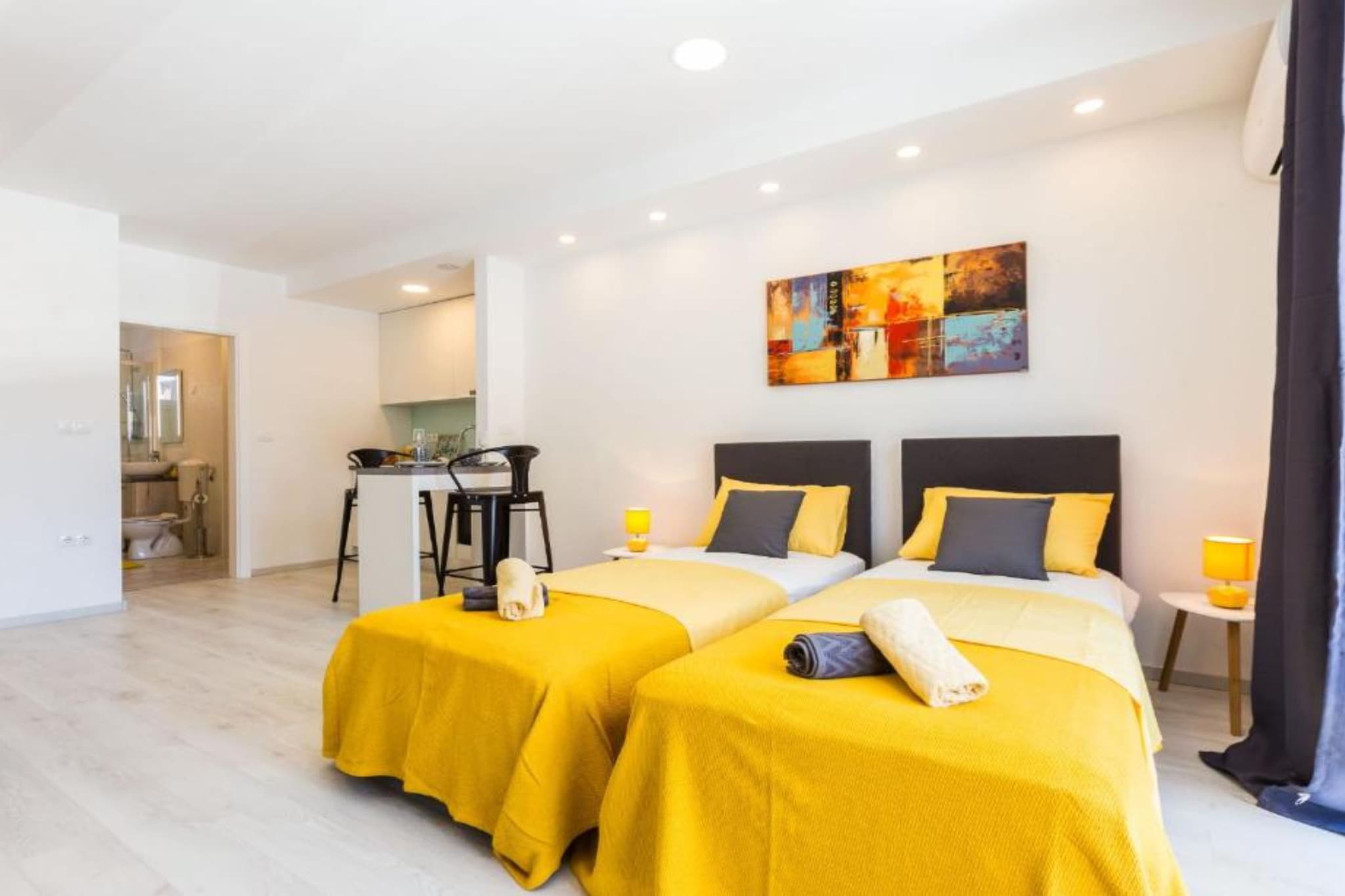 Charming Zadar Apartment Near Old Town with Convenient Access to Beaches Apartman ( 2 )-Schlafzimmer
