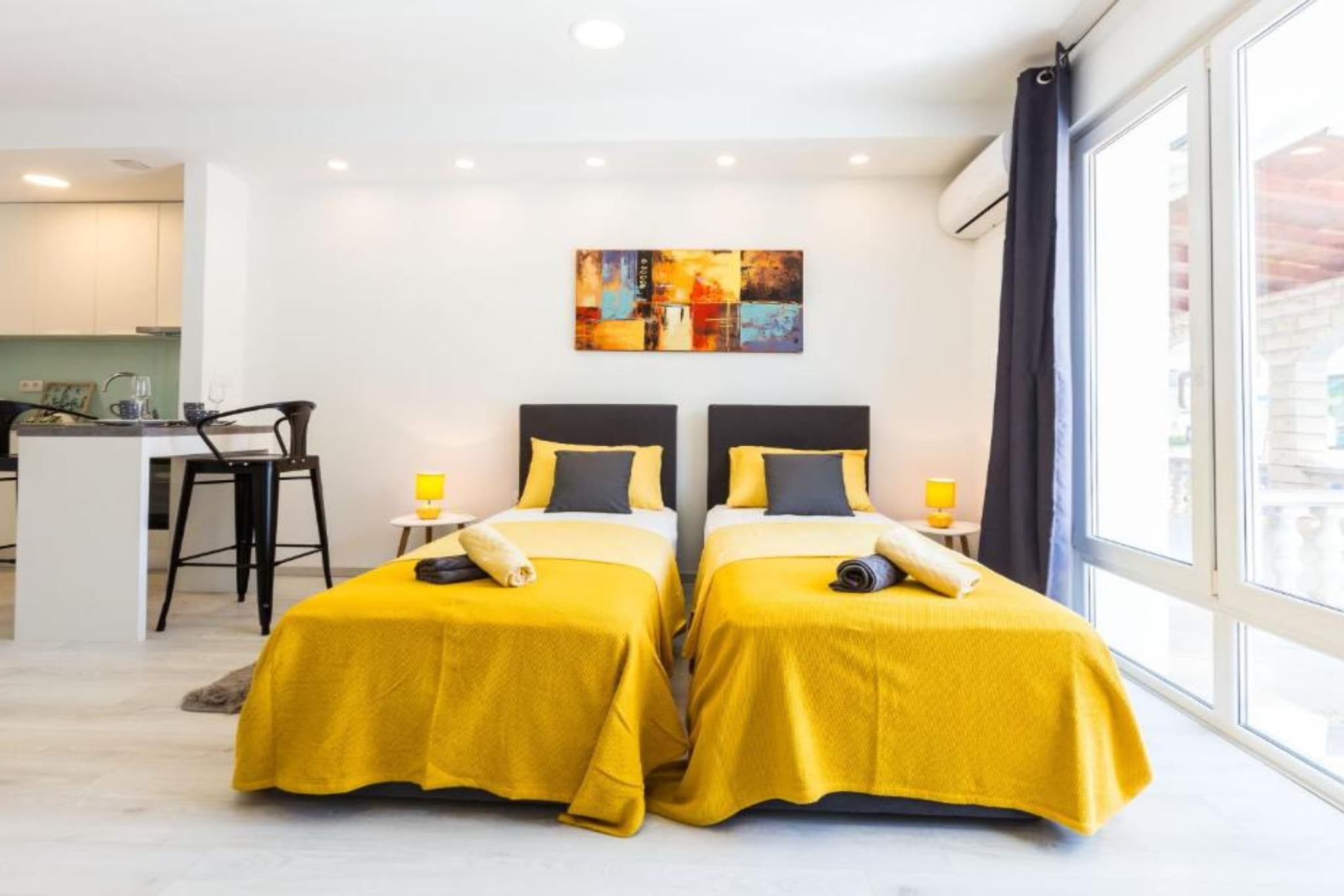 Charming Zadar Apartment Near Old Town with Convenient Access to Beaches Apartman ( 2 )-Schlafzimmer