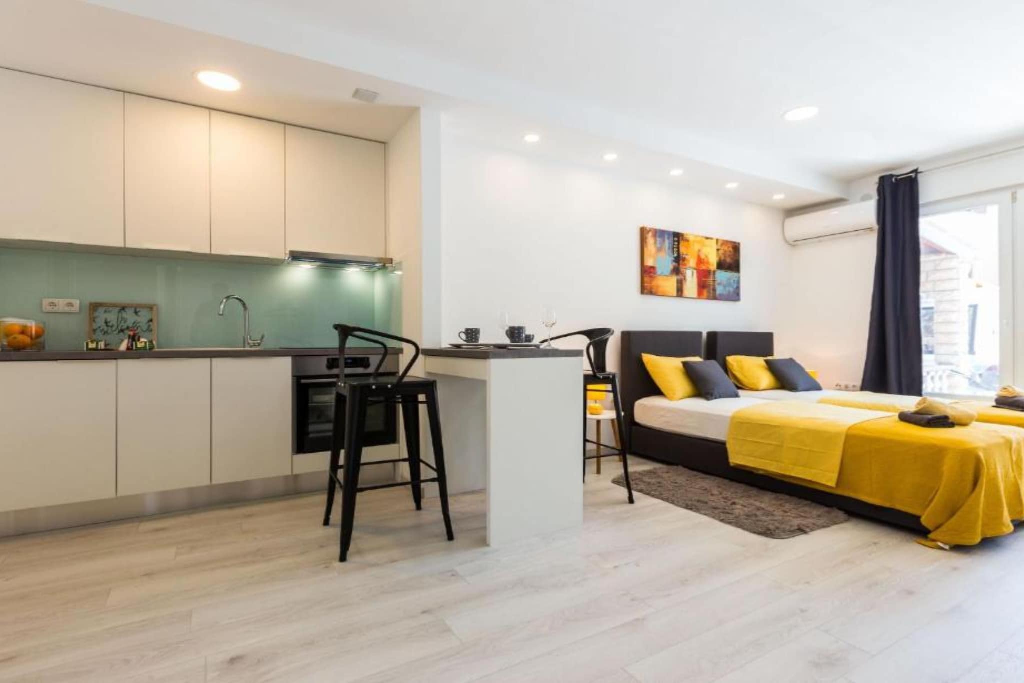Charming Zadar Apartment Near Old Town with Convenient Access to Beaches Apartman ( 2 )-Schlafzimmer