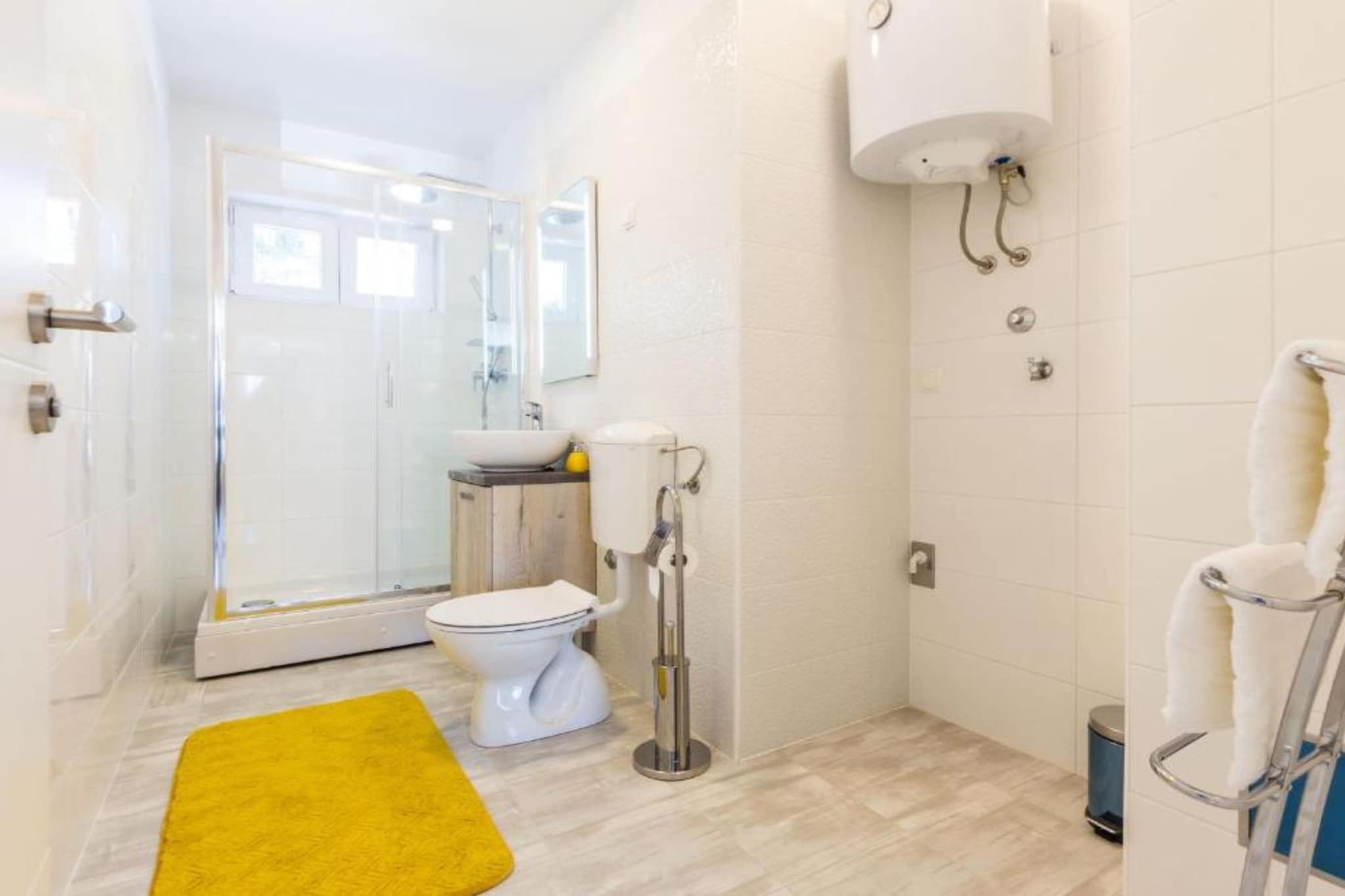 Charming Zadar Apartment Near Old Town with Convenient Access to Beaches Apartman ( 2 )-Badezimmer