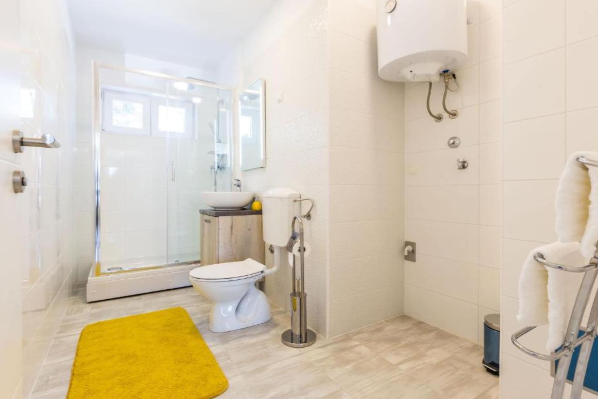 Charming Zadar Apartment Near Old Town with Convenient Access to Beaches Apartman ( 2 )-Badezimmer