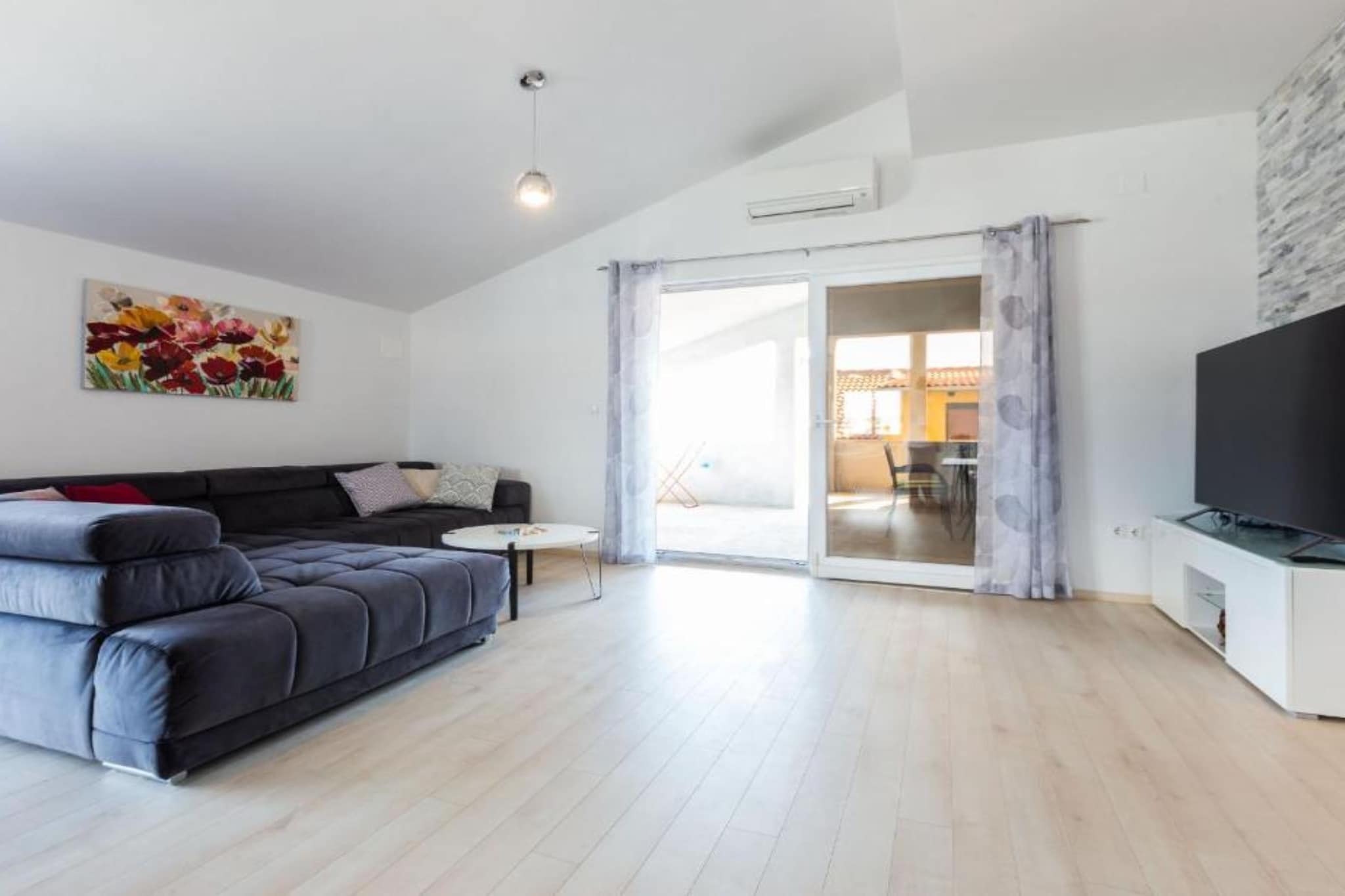Cozy Three Bedroom Apartment With Terrace in Zadar - Three Bedroom Apartment-Wohnzimmer