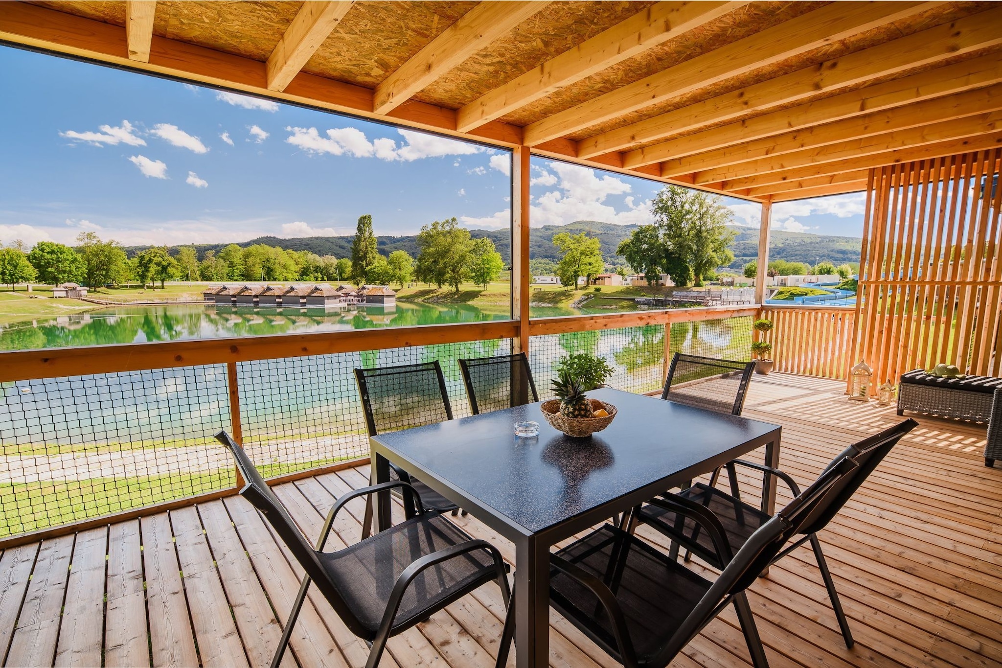 Lakeside Luxury Retreat Mobile Homes with Thermal Riviera Tickets - Three Bedroom Mobile Home 15\/014-Eetkamer