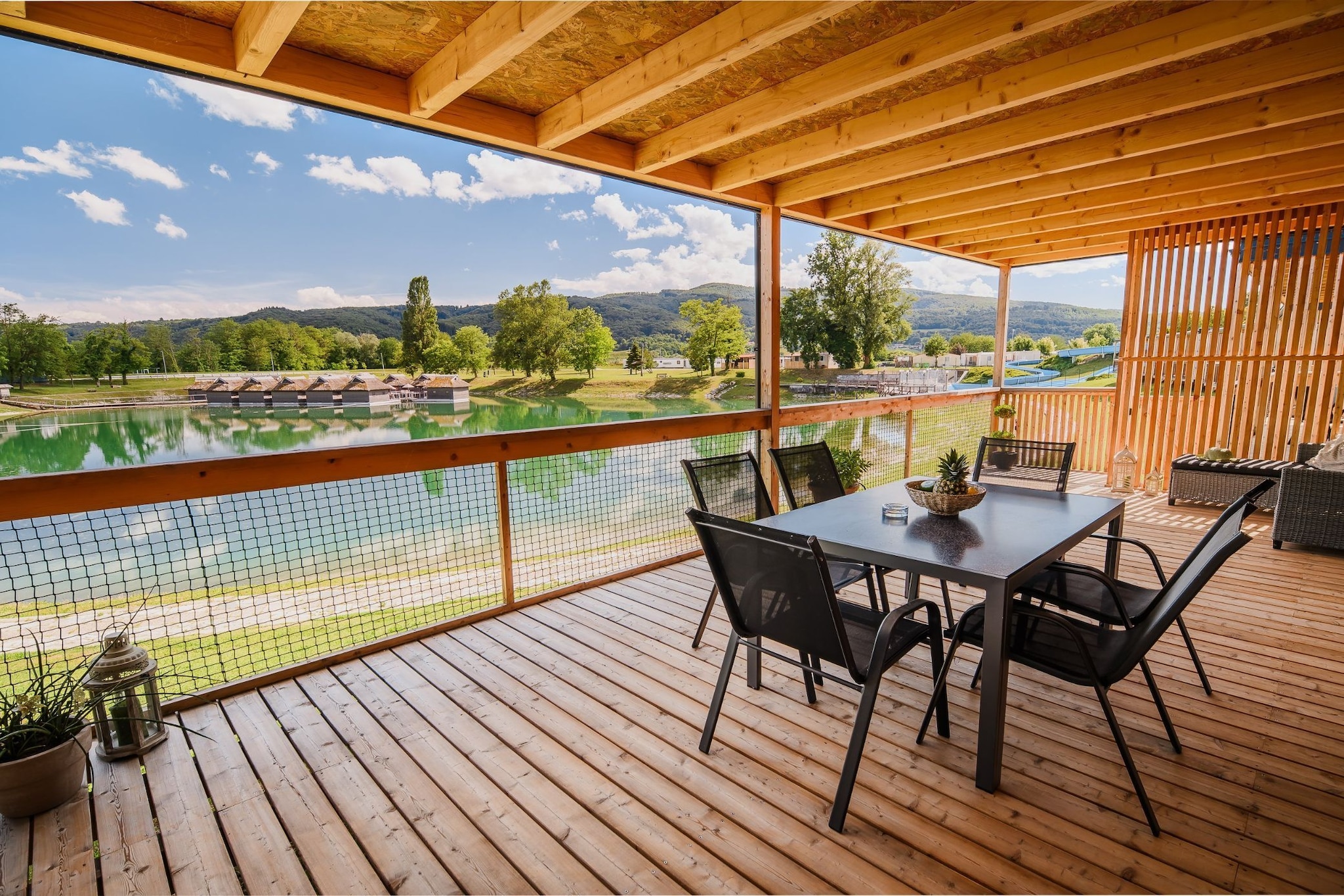Lakeside Luxury Retreat Mobile Homes with Thermal Riviera Tickets - Three Bedroom Mobile Home 15\/014-Eetkamer