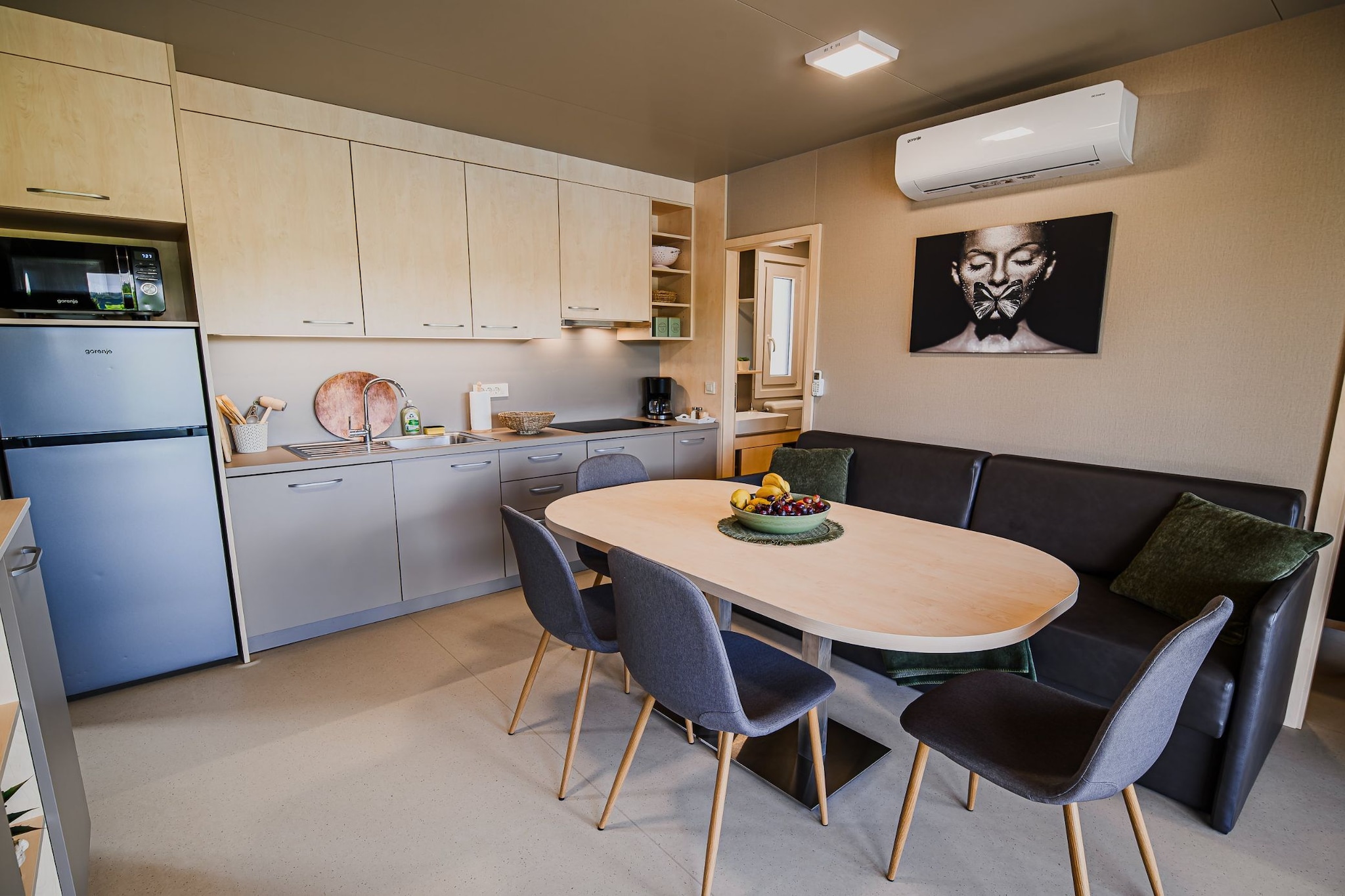 Lakeside Luxury Retreat Mobile Homes with Thermal Riviera Tickets - Three Bedroom Mobile Home 15\/014-Eetkamer
