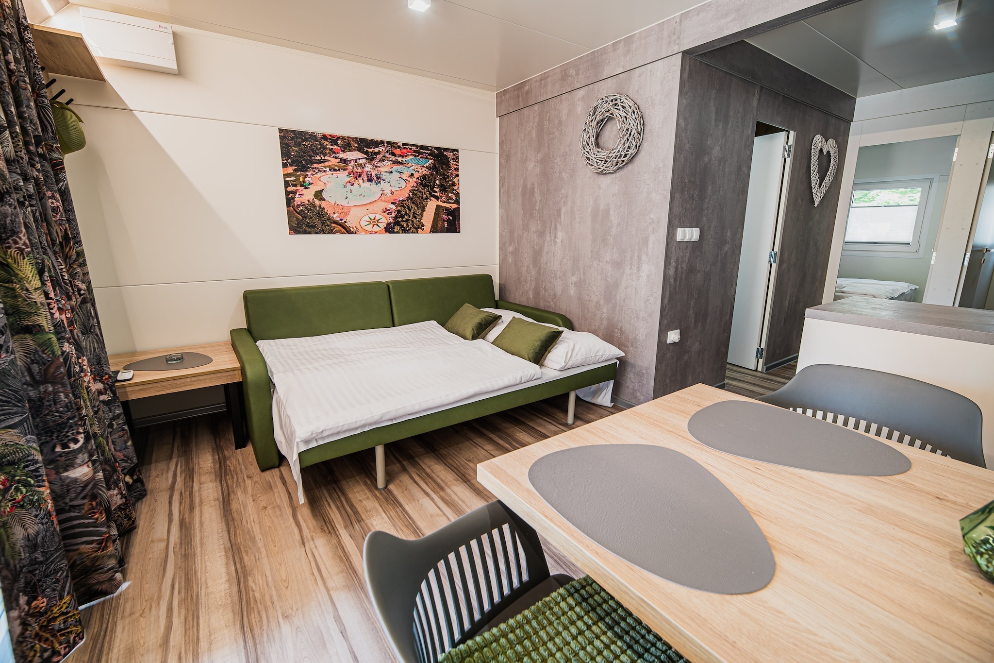 Lake Serenity Premium Mobile Homes with Thermal Riviera Tickets - Twho Bedroom Mobile Home 15\/012-Slaapkamer