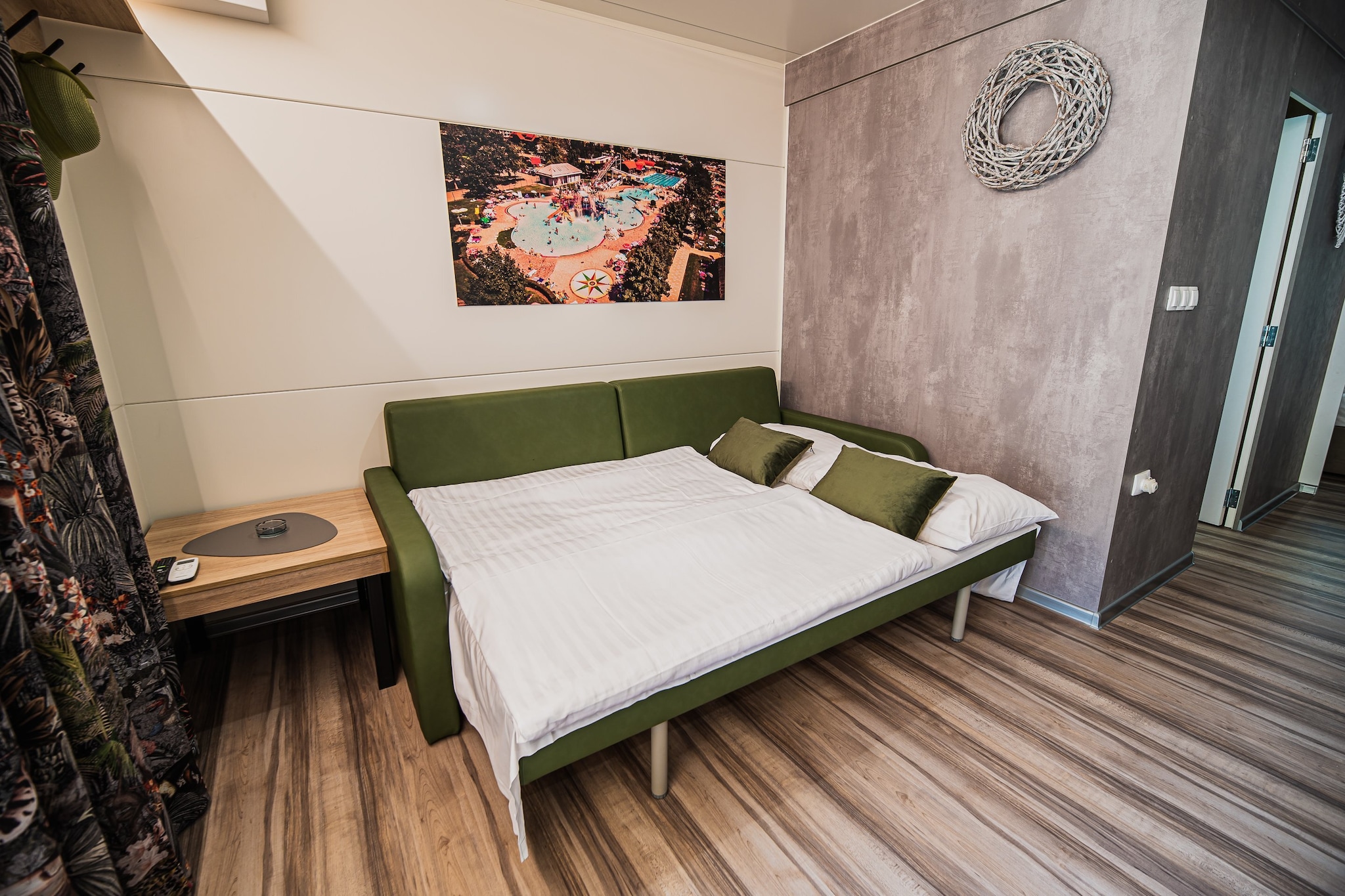 Lake Serenity Premium Mobile Homes with Thermal Riviera Tickets - Twho Bedroom Mobile Home 15\/012-Slaapkamer