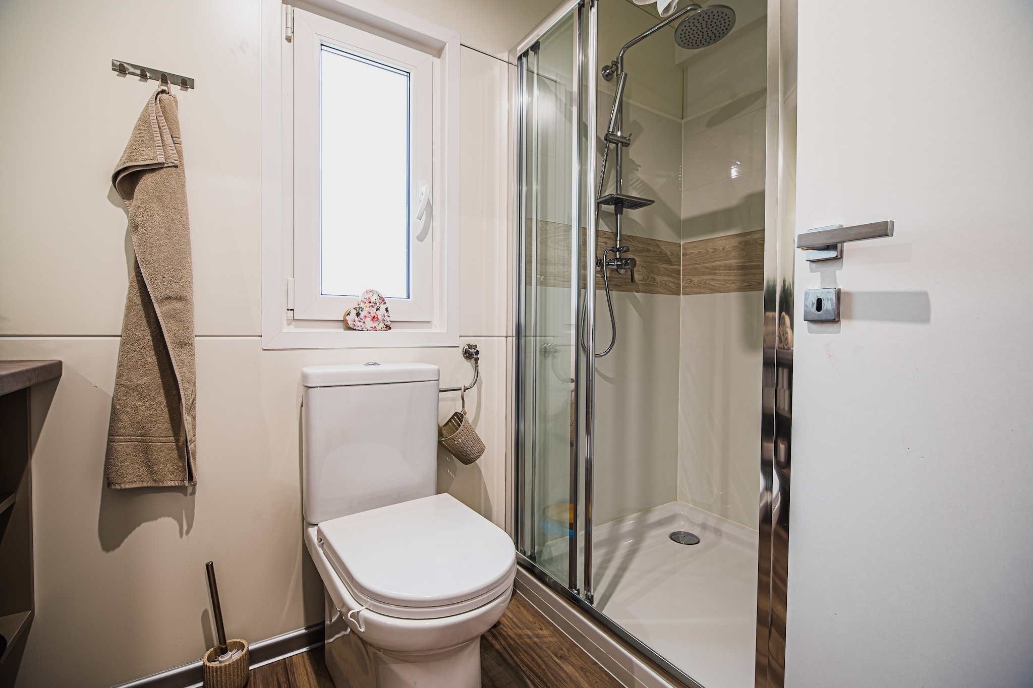 Lake Serenity Premium Mobile Homes with Thermal Riviera Tickets - Twho Bedroom Mobile Home 15\/013-Badkamer