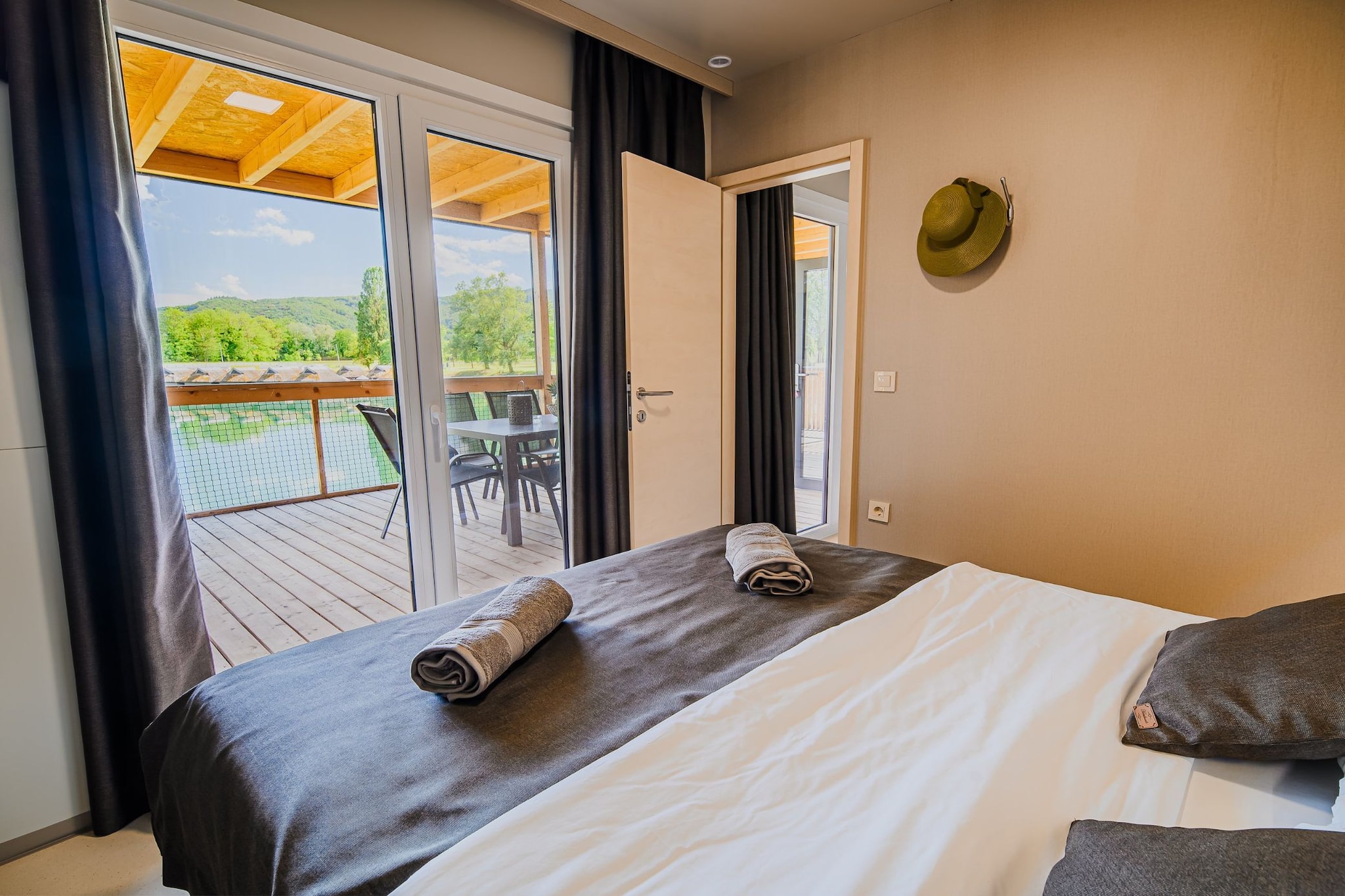 Lakeside Luxury Retreat Mobile Homes with Thermal Riviera Tickets - Three Bedroom Mobile Home 15\/021